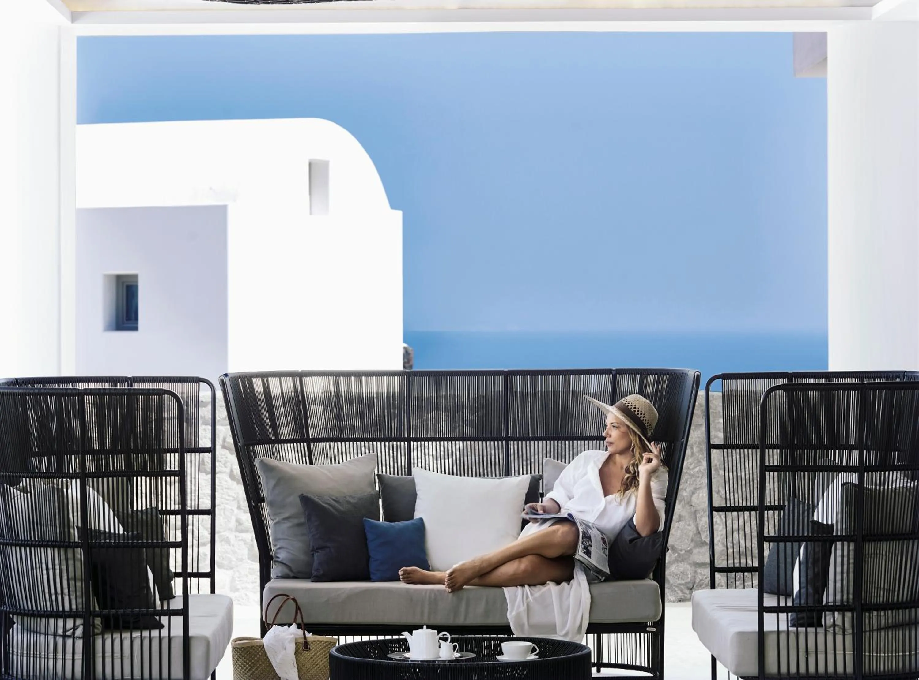 Lounge or bar in Santo Pure Oia Suites & Villas