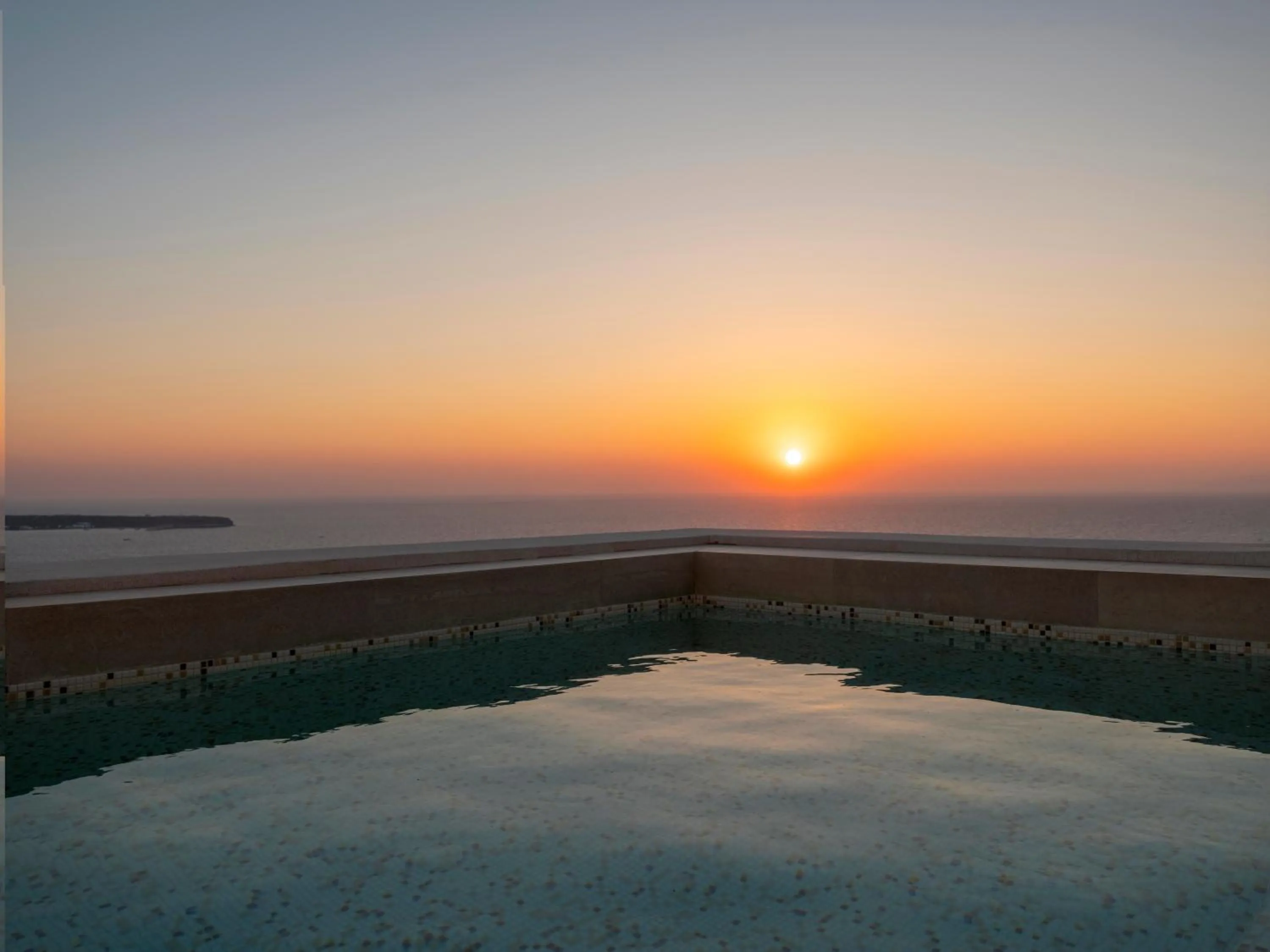 Hot Tub in Santo Pure Oia Suites & Villas