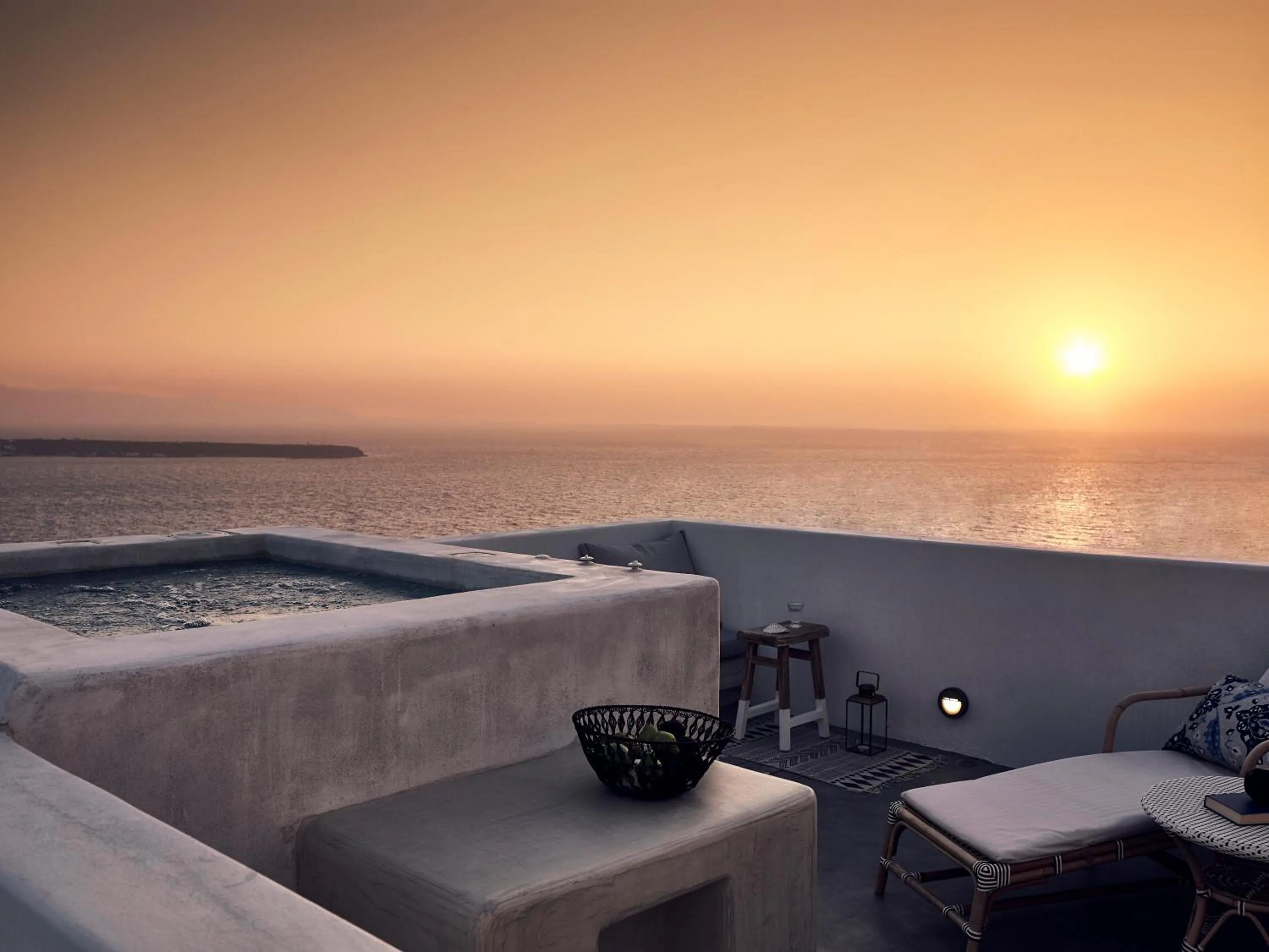 Hot Tub in Santo Pure Oia Suites & Villas