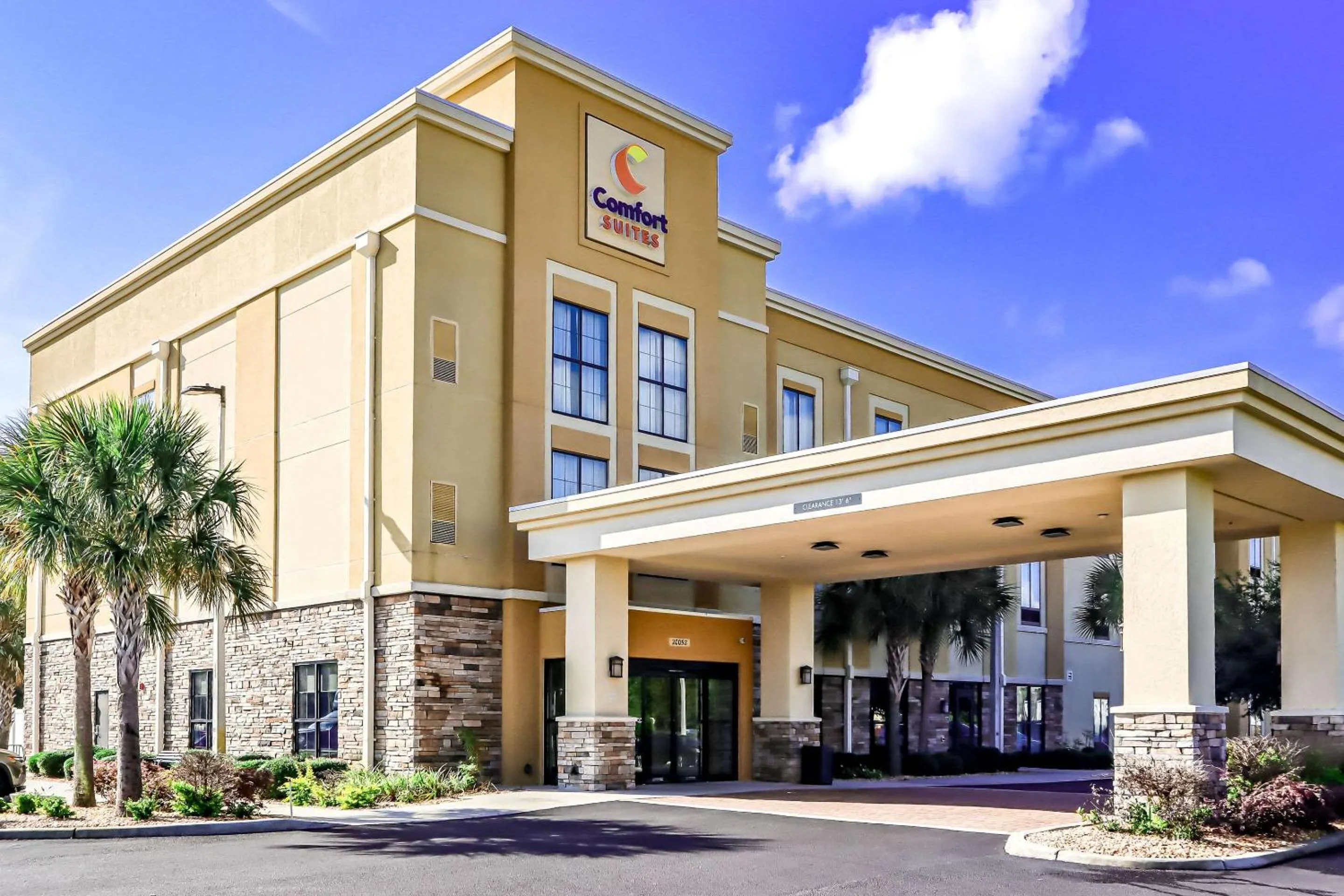 Property building in Comfort Suites Dunnellon near Rainbow Springs