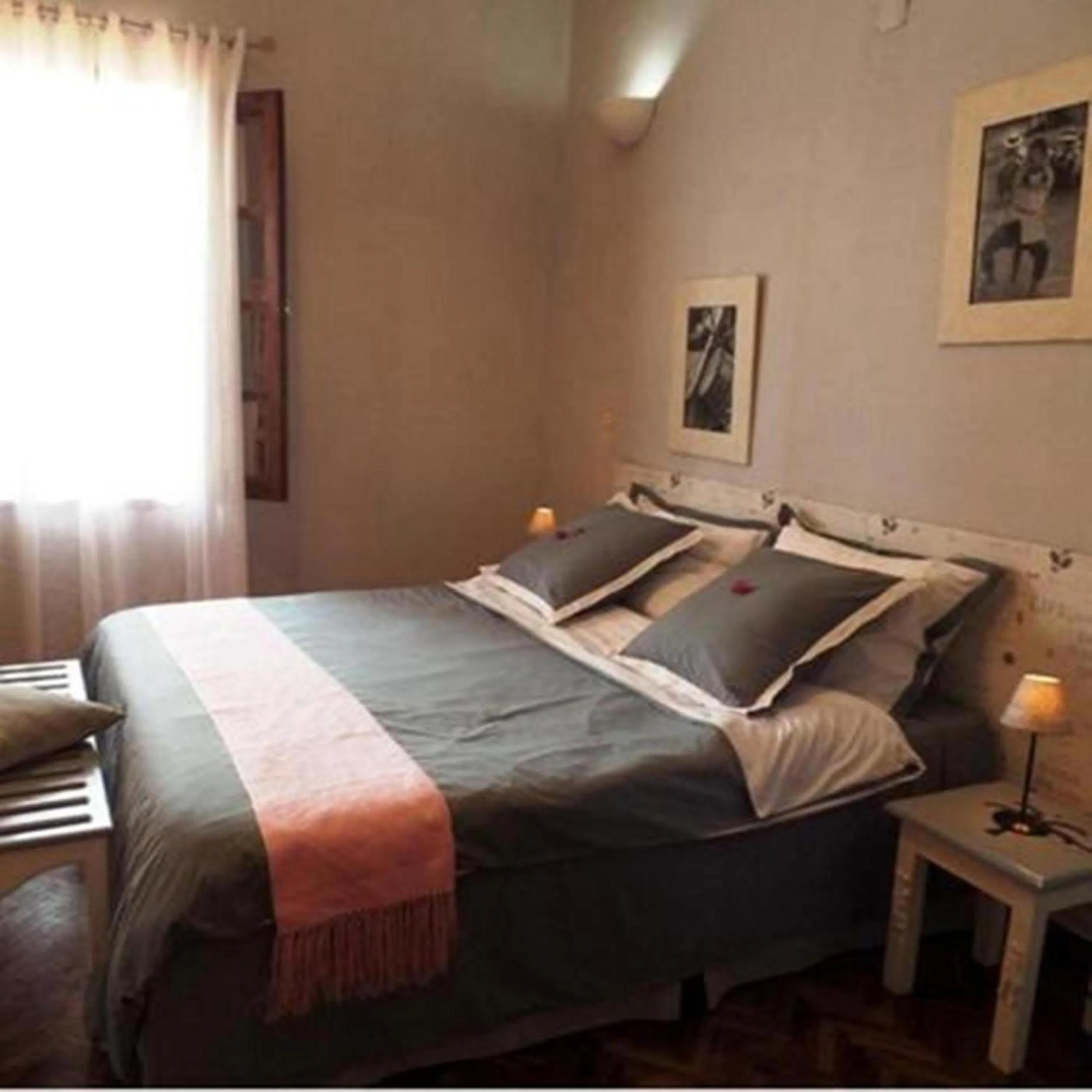Photo of the whole room, Bed in Maison Lovasoa