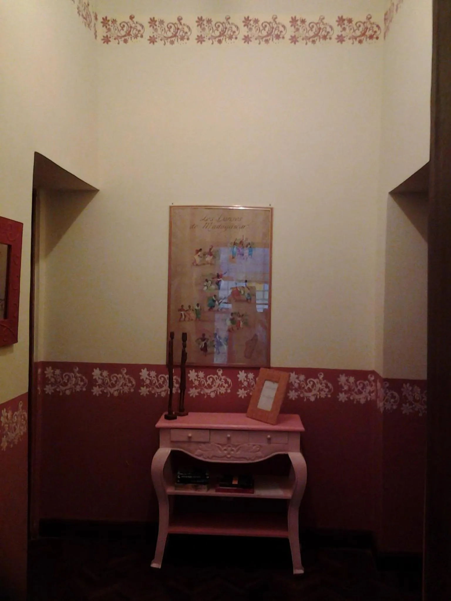 Decorative detail in Maison Lovasoa