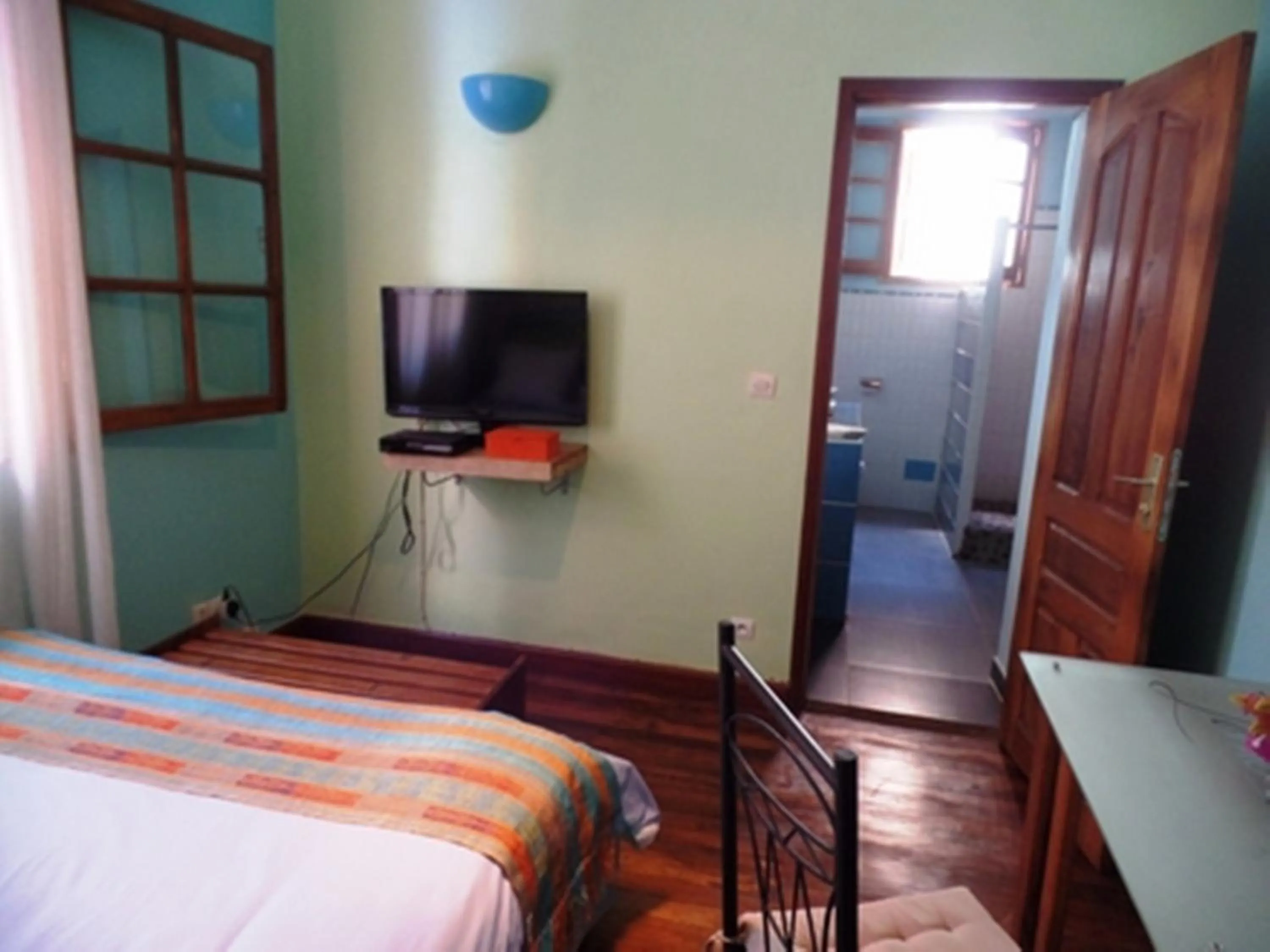 TV and multimedia, Bed in Maison Lovasoa