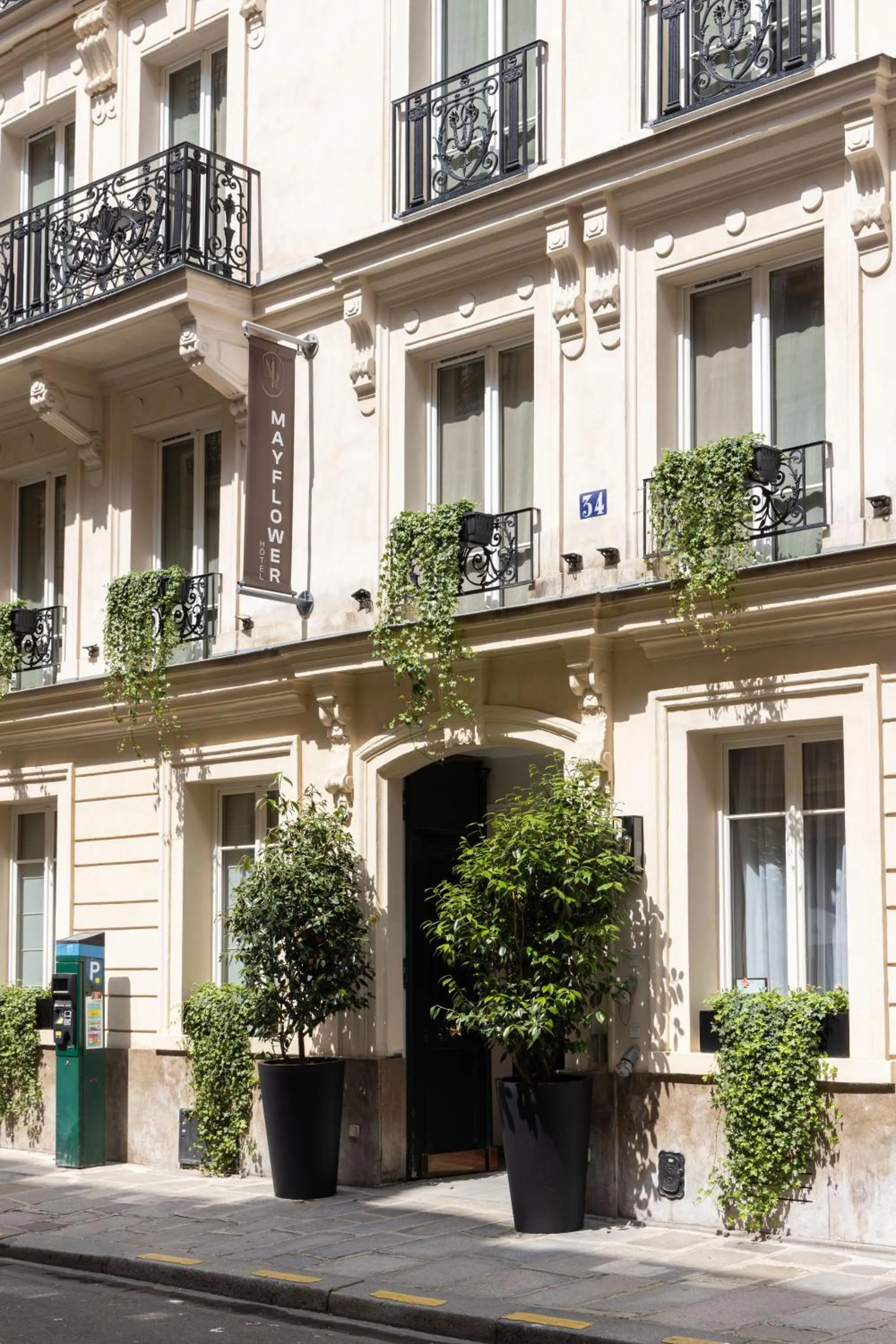 Facade/entrance in Hôtel Mayflower Opera