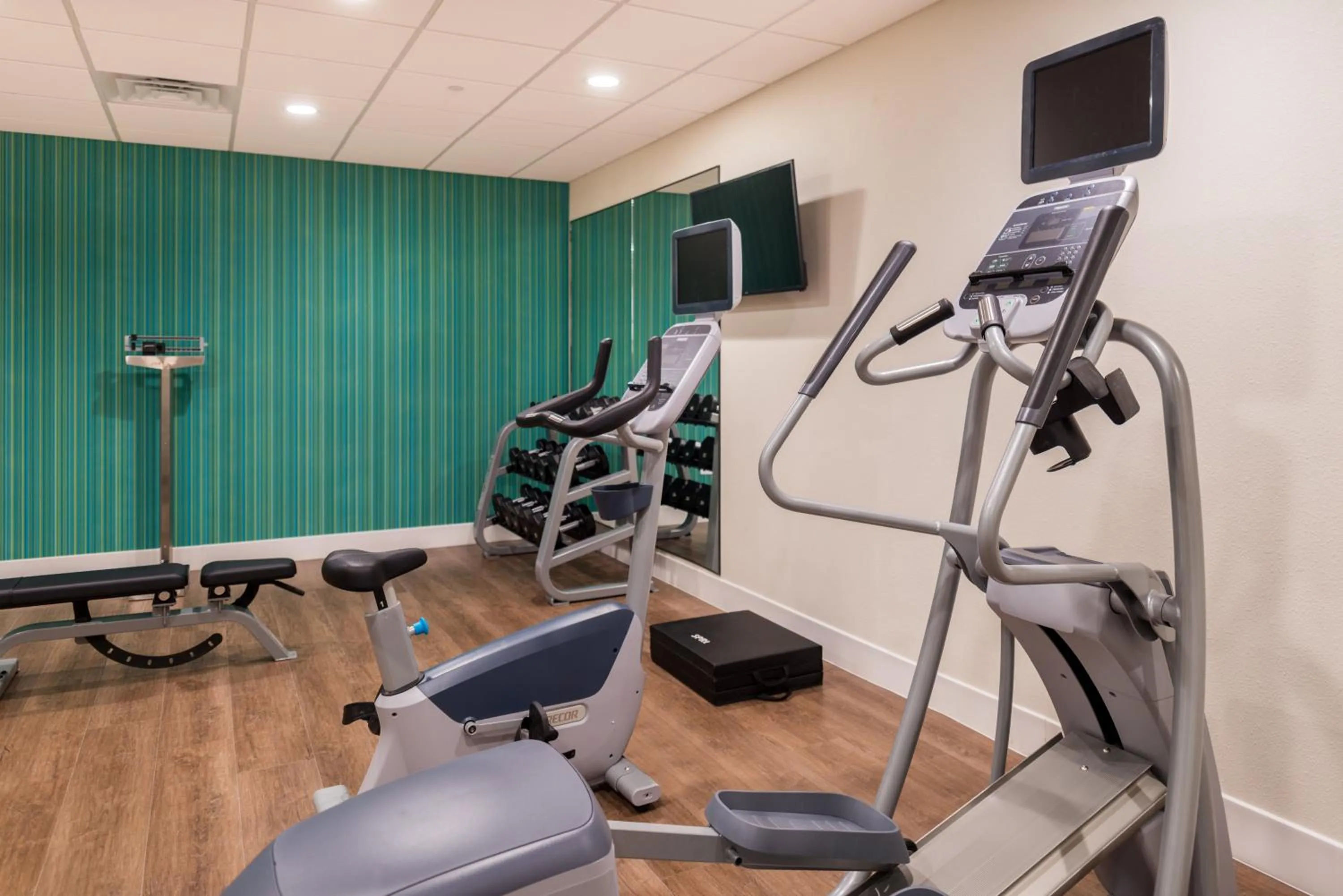 Fitness centre/facilities in Holiday Inn Express Fort Worth West by IHG
