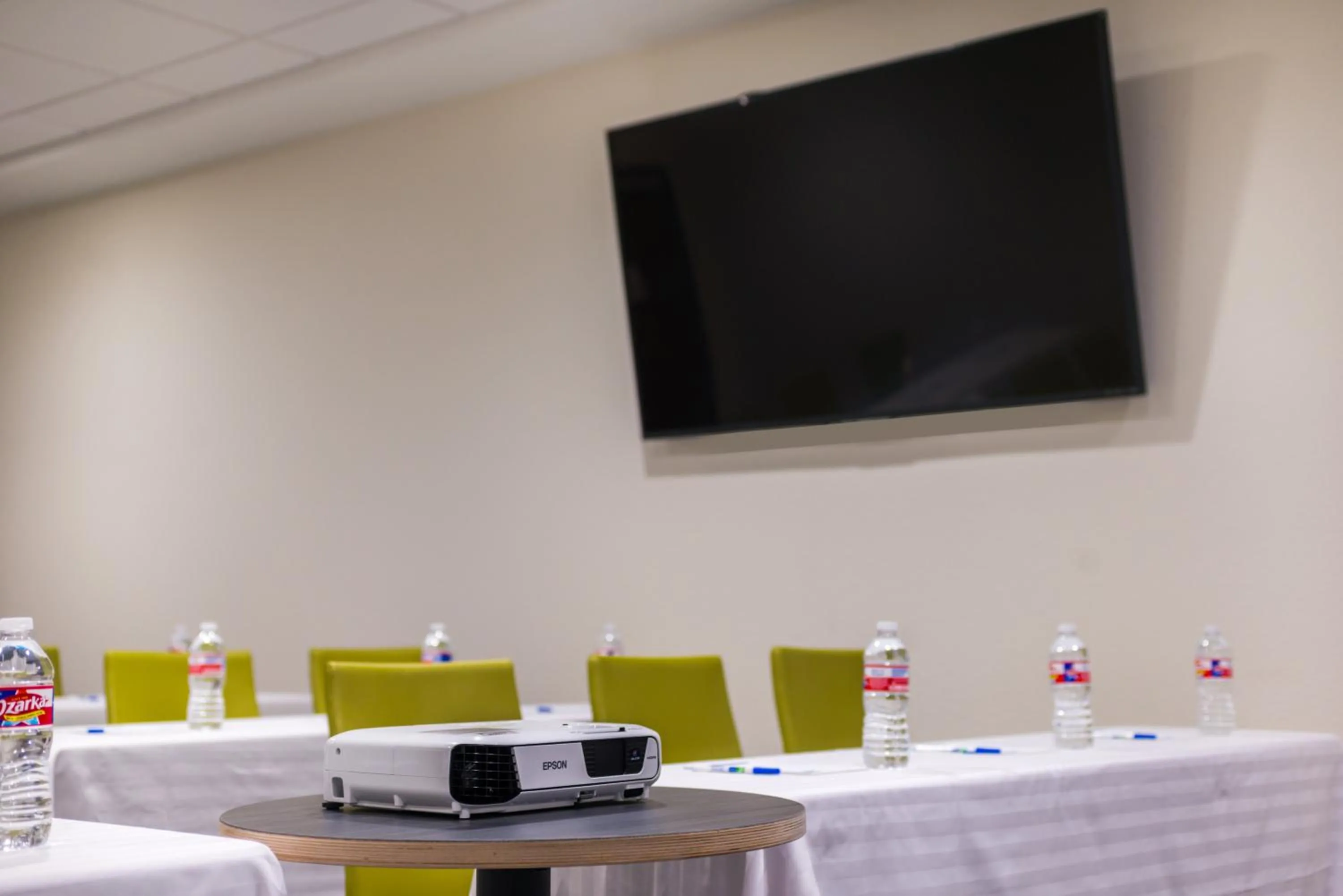 Meeting/conference room in Holiday Inn Express Fort Worth West by IHG