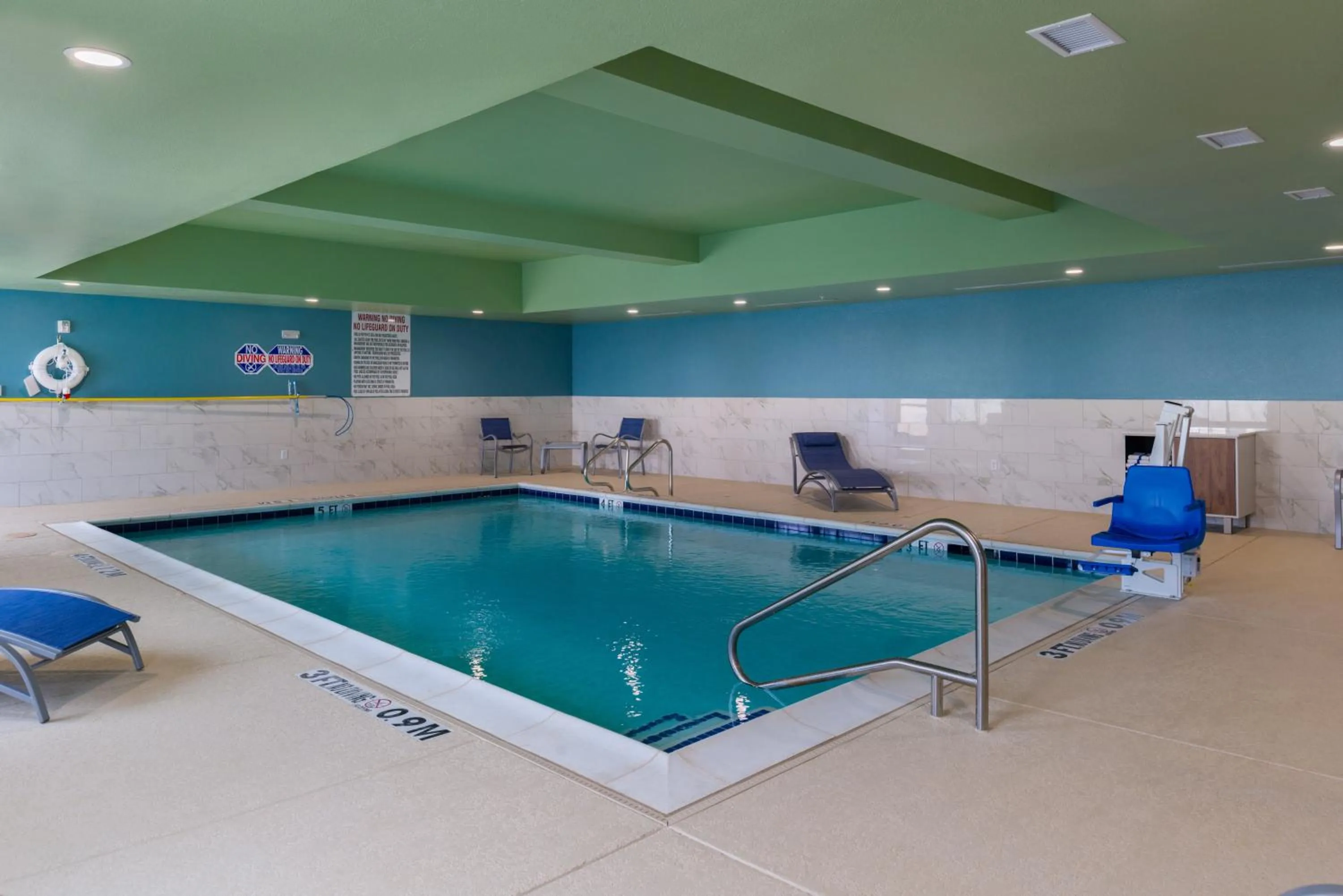 Swimming pool in Holiday Inn Express Fort Worth West by IHG