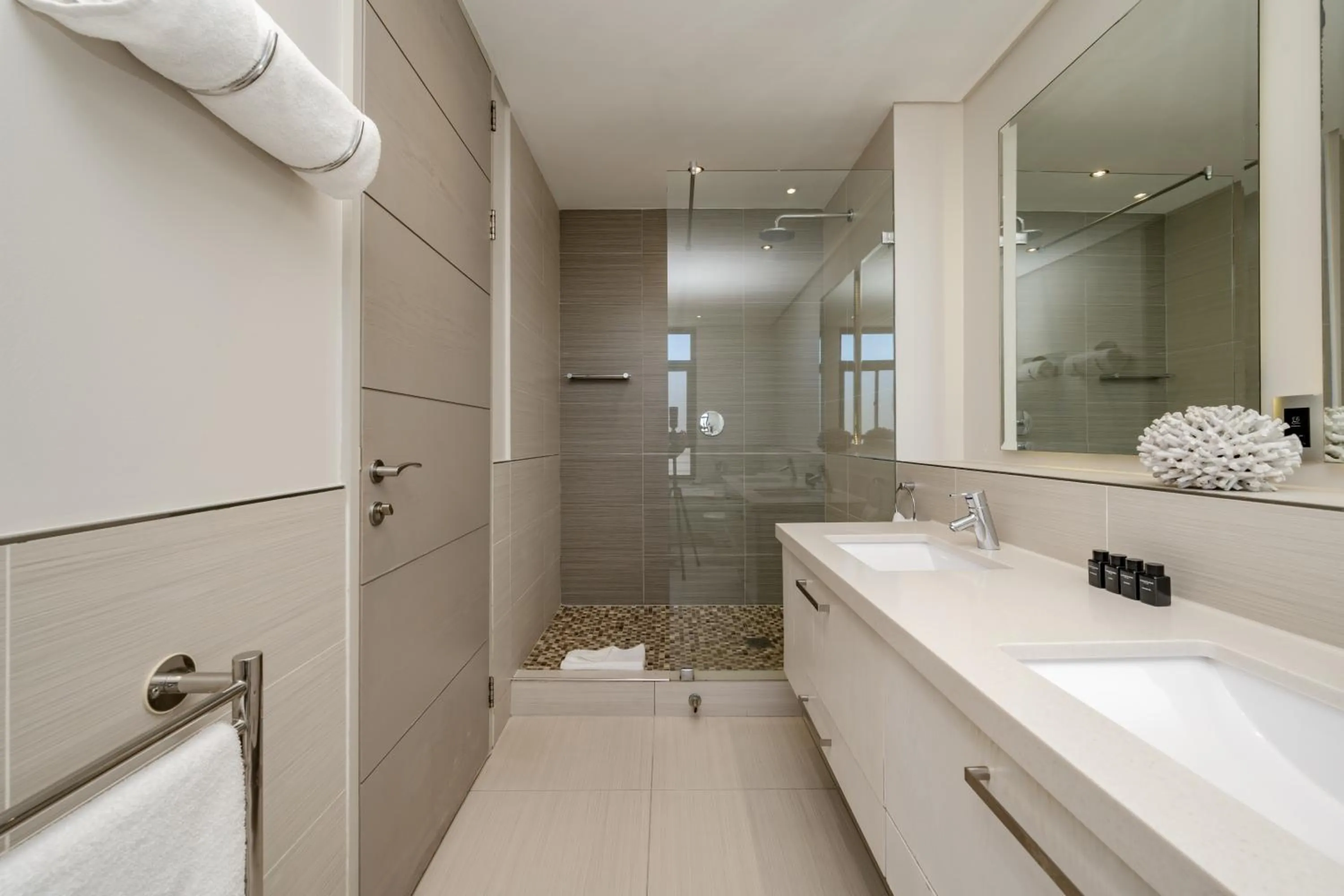 Shower in Harbour House Hotel