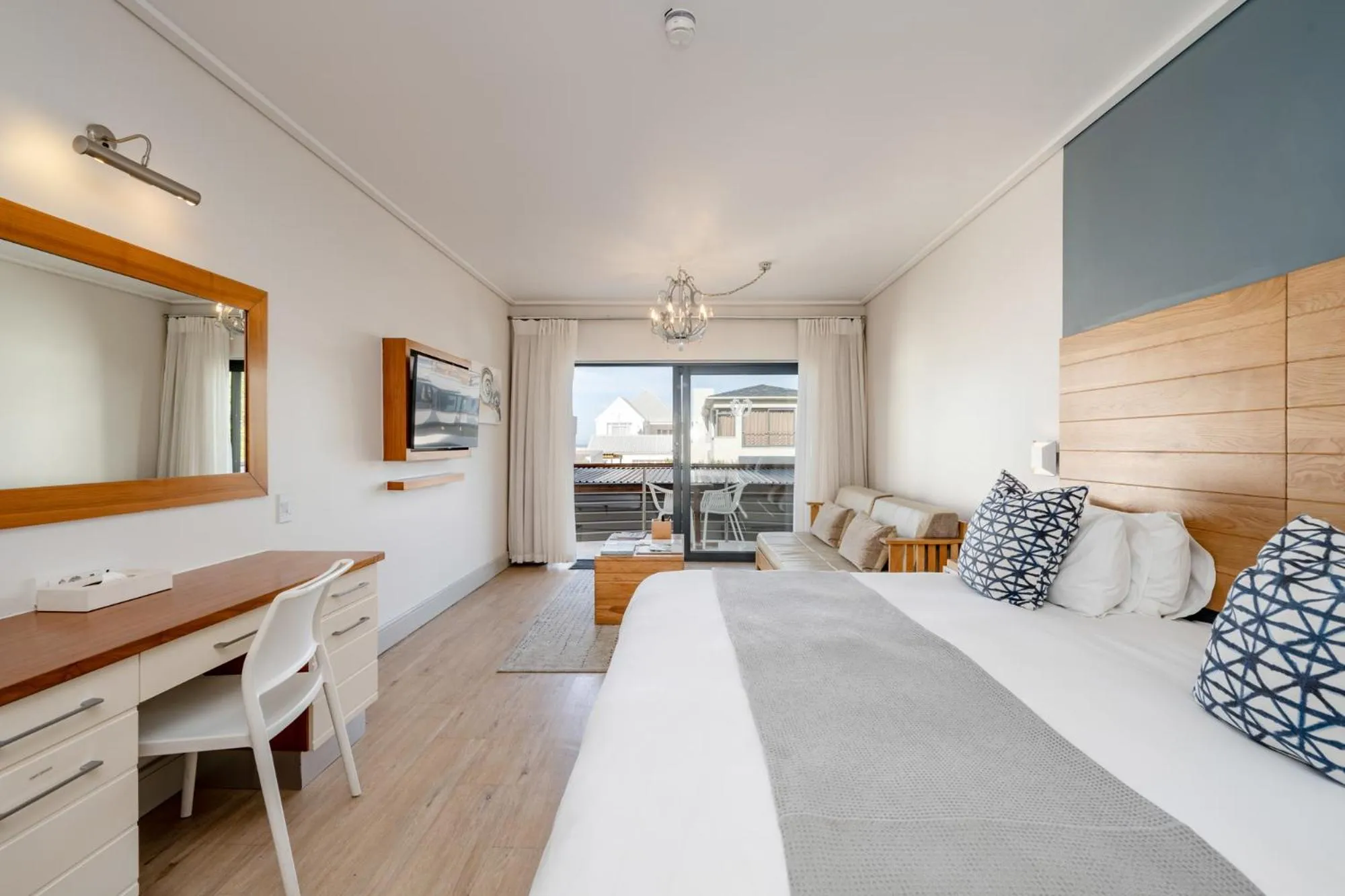 Bed in Harbour House Hotel