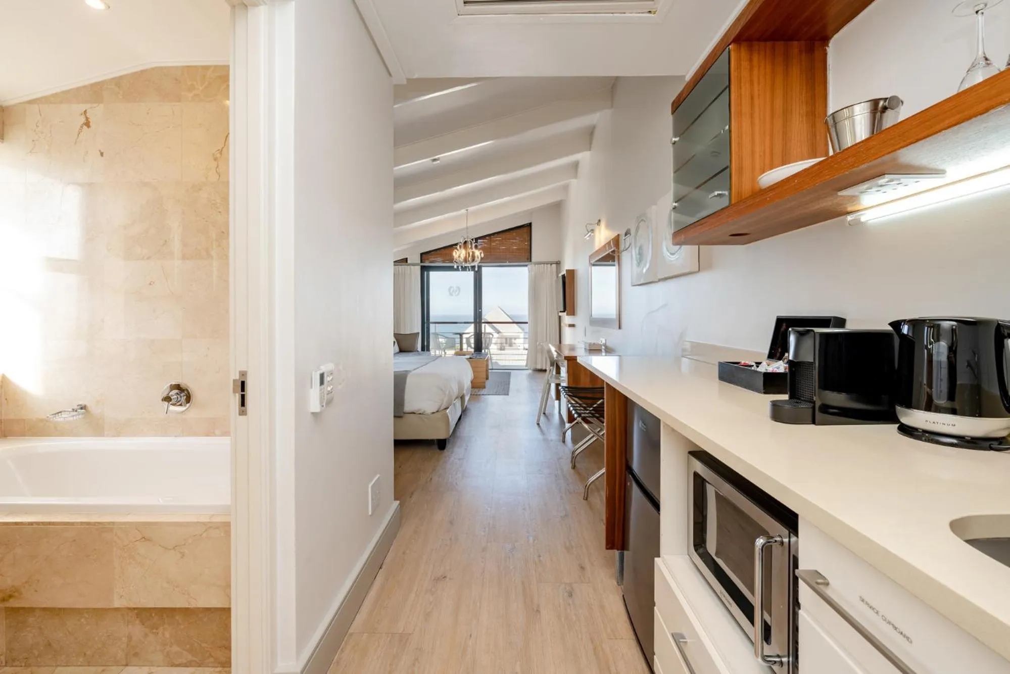 Kitchen or kitchenette in Harbour House Hotel