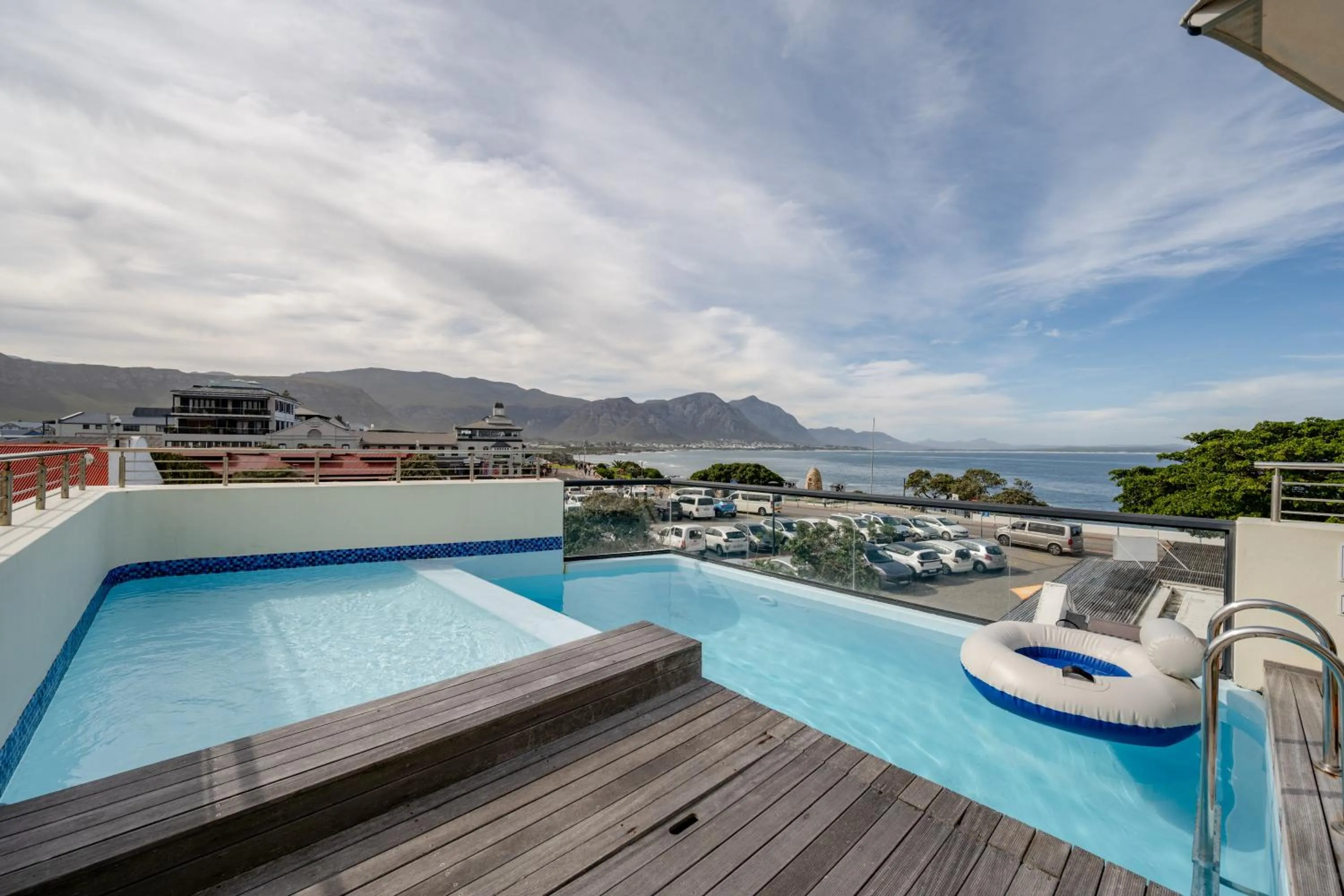 Swimming pool in Harbour House Hotel