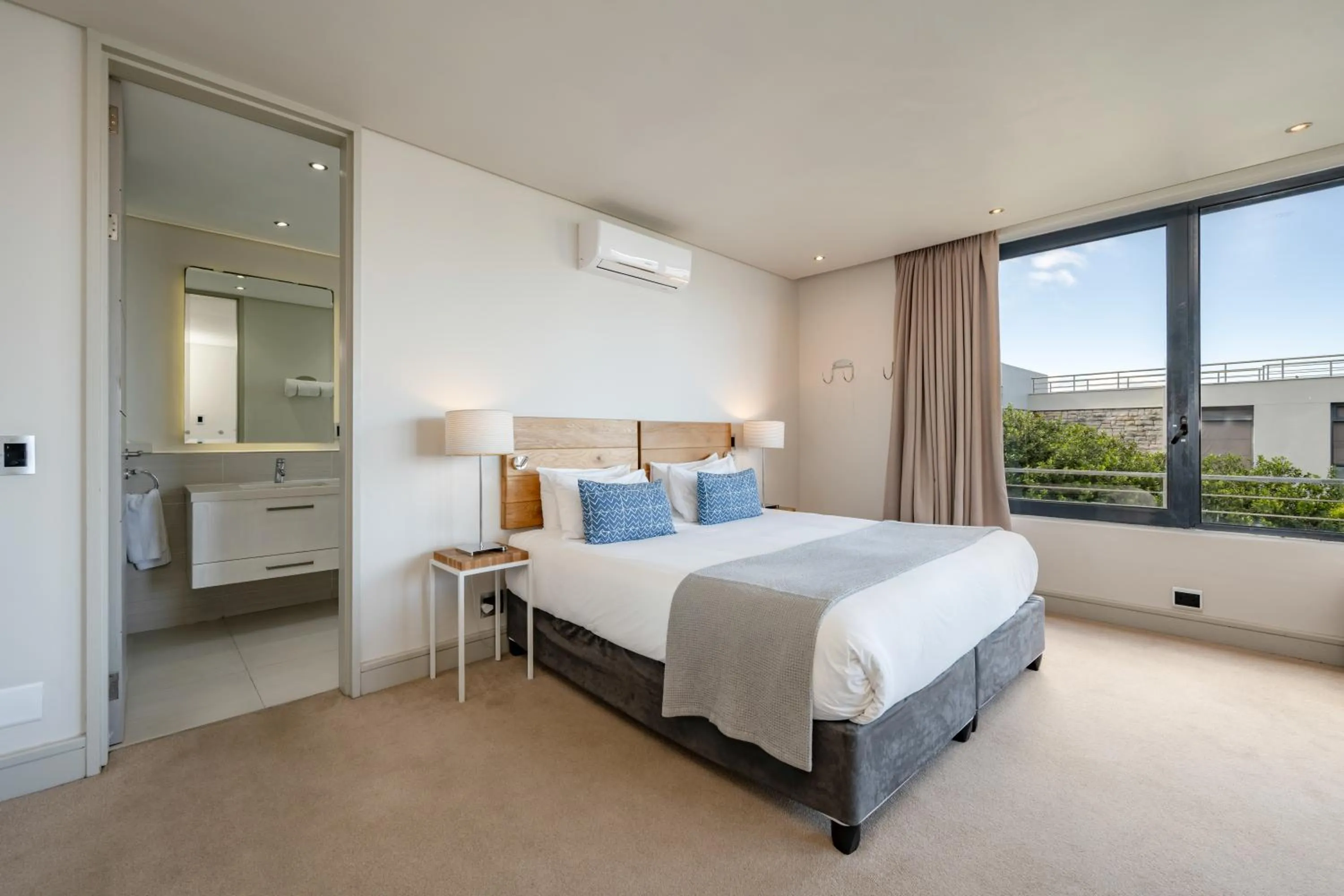 Bedroom, Bed in Harbour House Hotel