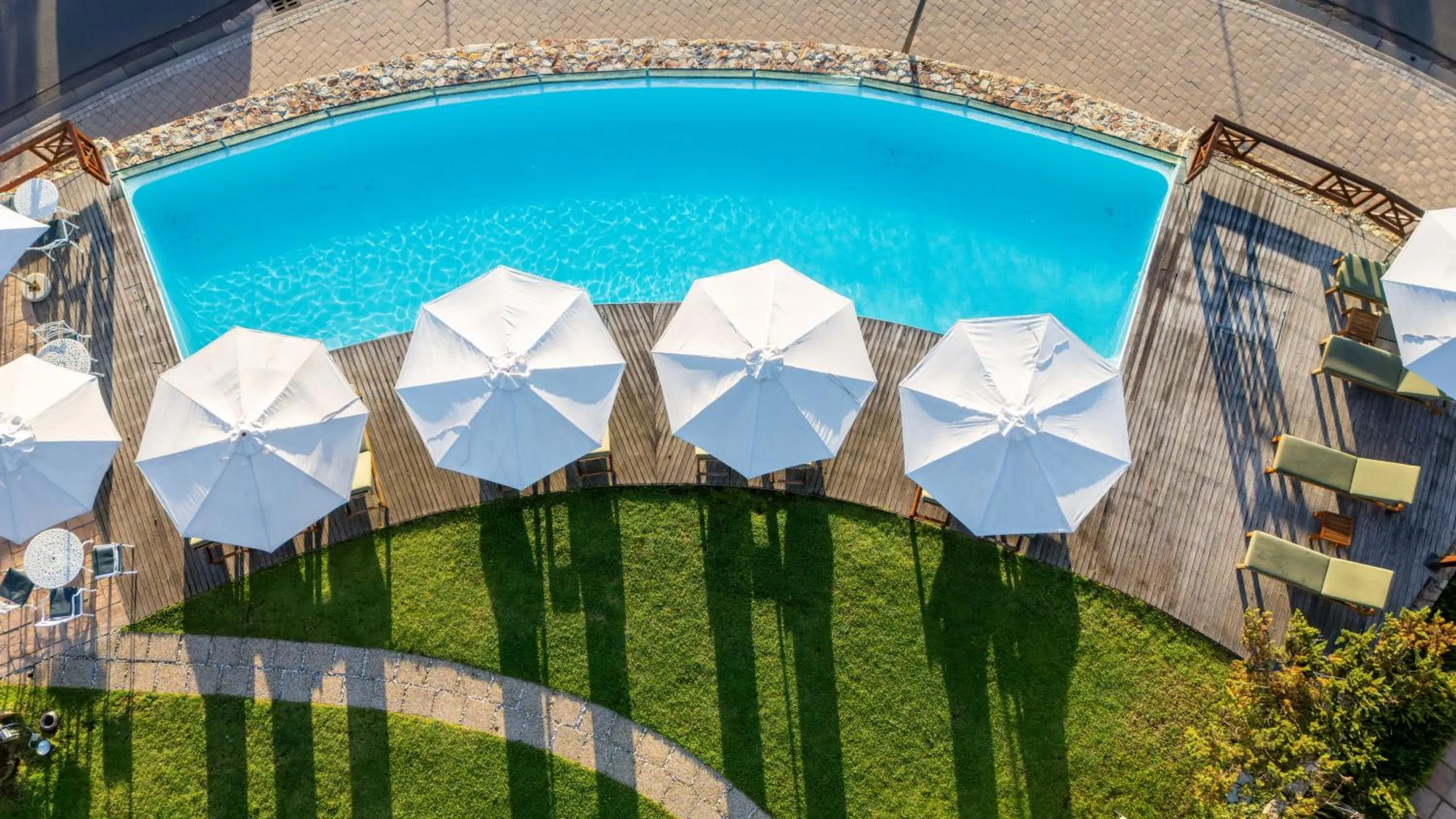 Swimming pool in Harbour House Hotel