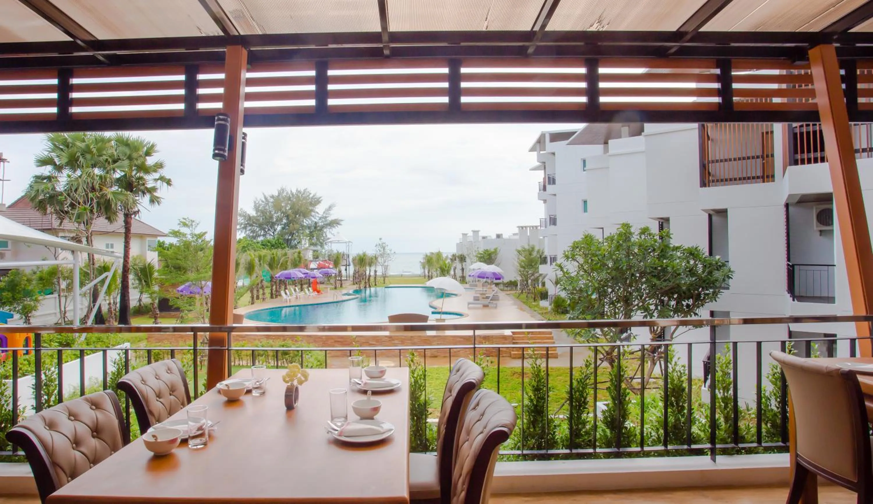 Restaurant/places to eat in Saint Tropez Beach Hotel