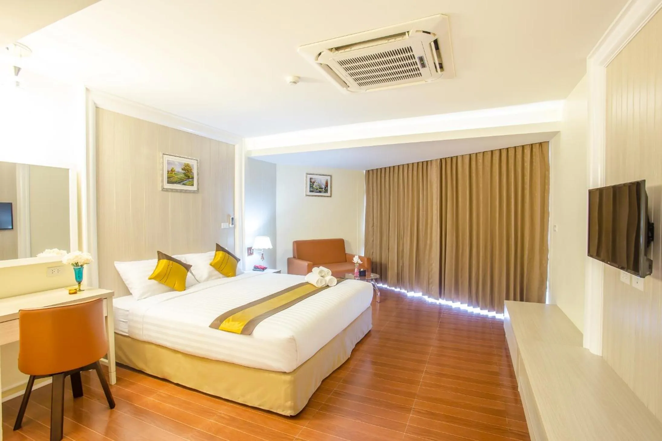 Photo of the whole room, Bed in Saint Tropez Beach Hotel