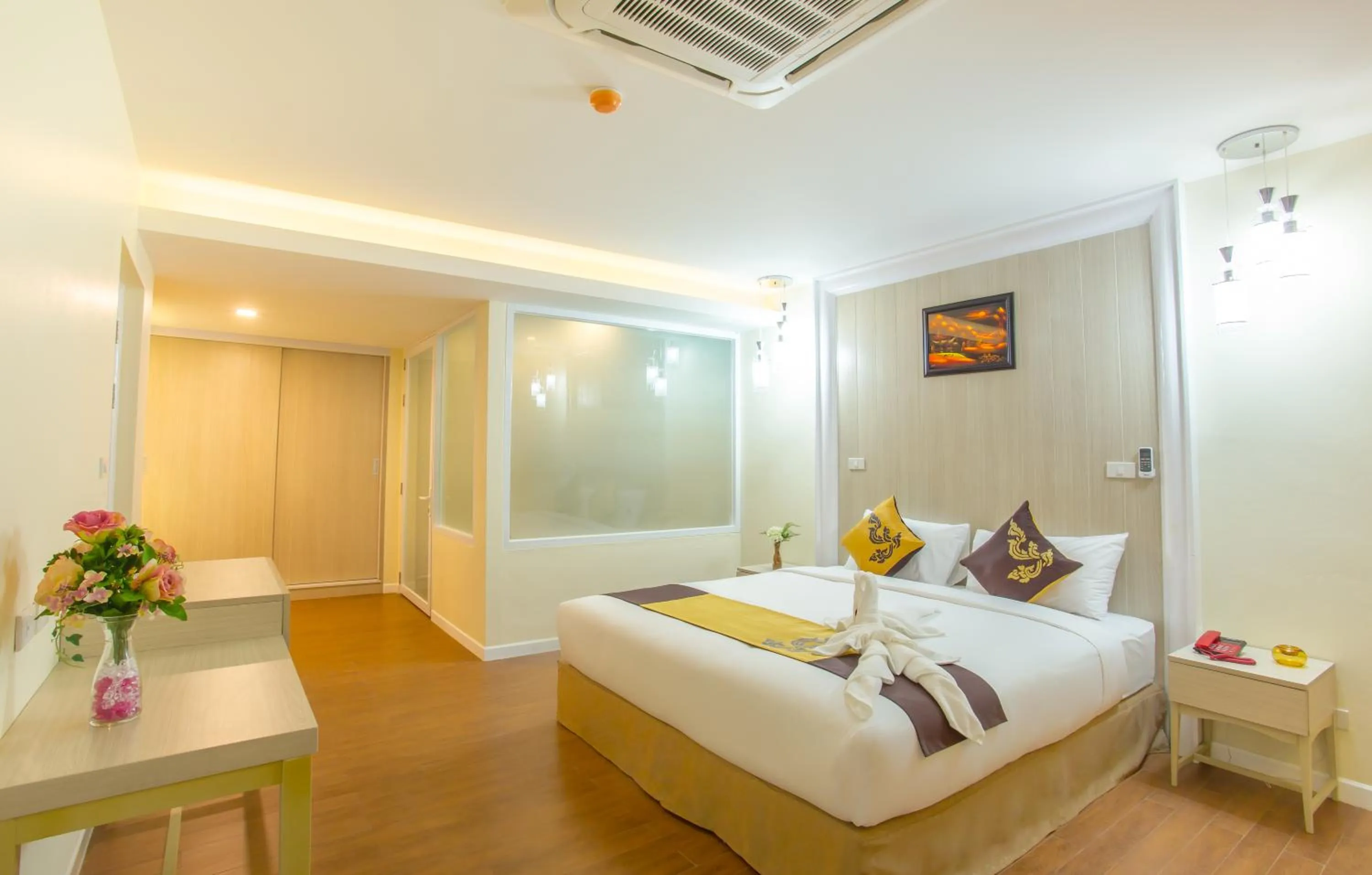 Photo of the whole room, Bed in Saint Tropez Beach Hotel