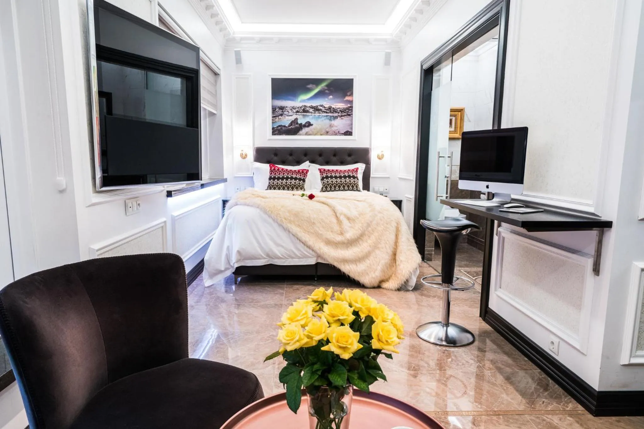 Bedroom, Bed in Diamond Suites by Reykjavik Keflavik Airport