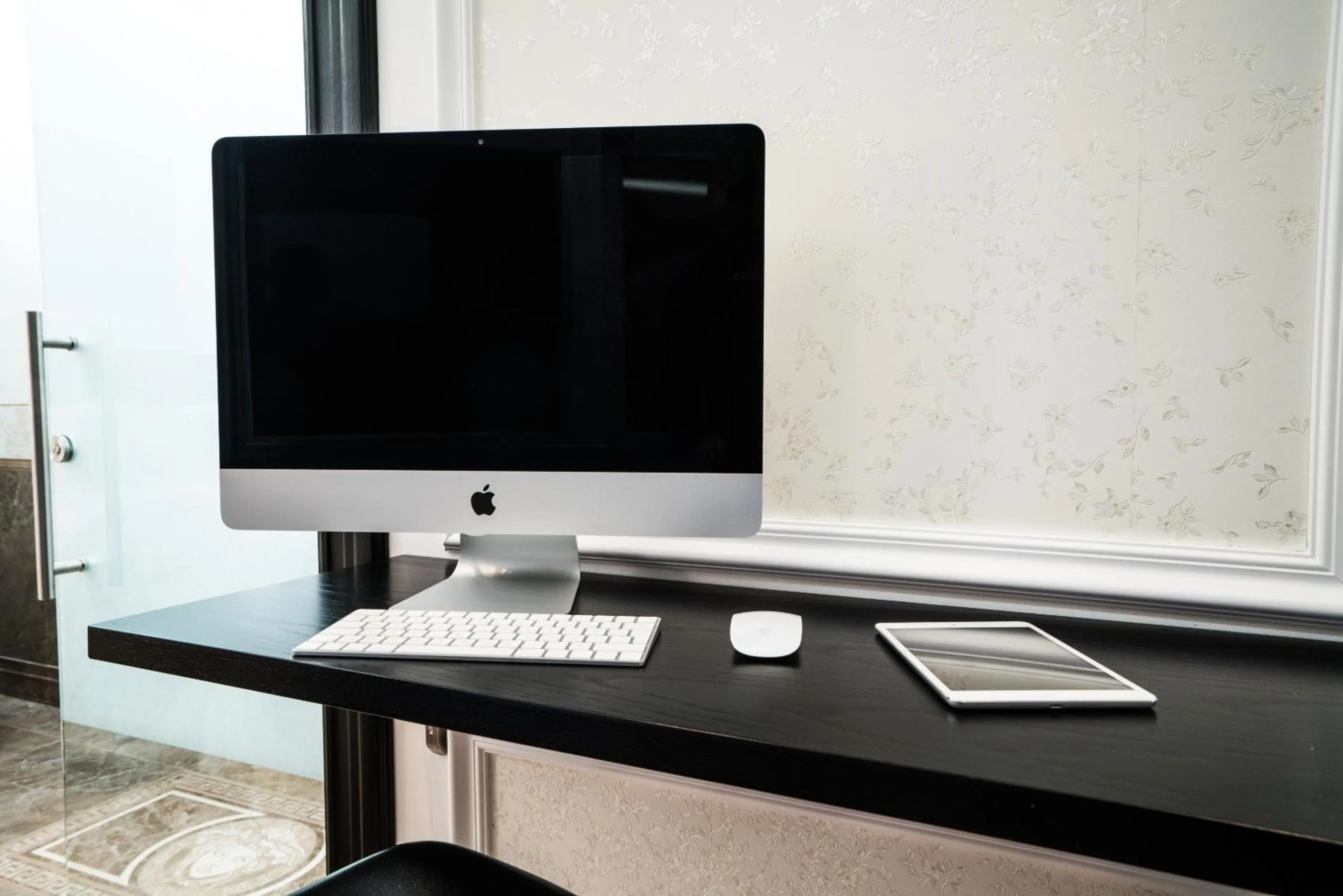 Photo of the whole room in Diamond Suites by Reykjavik Keflavik Airport