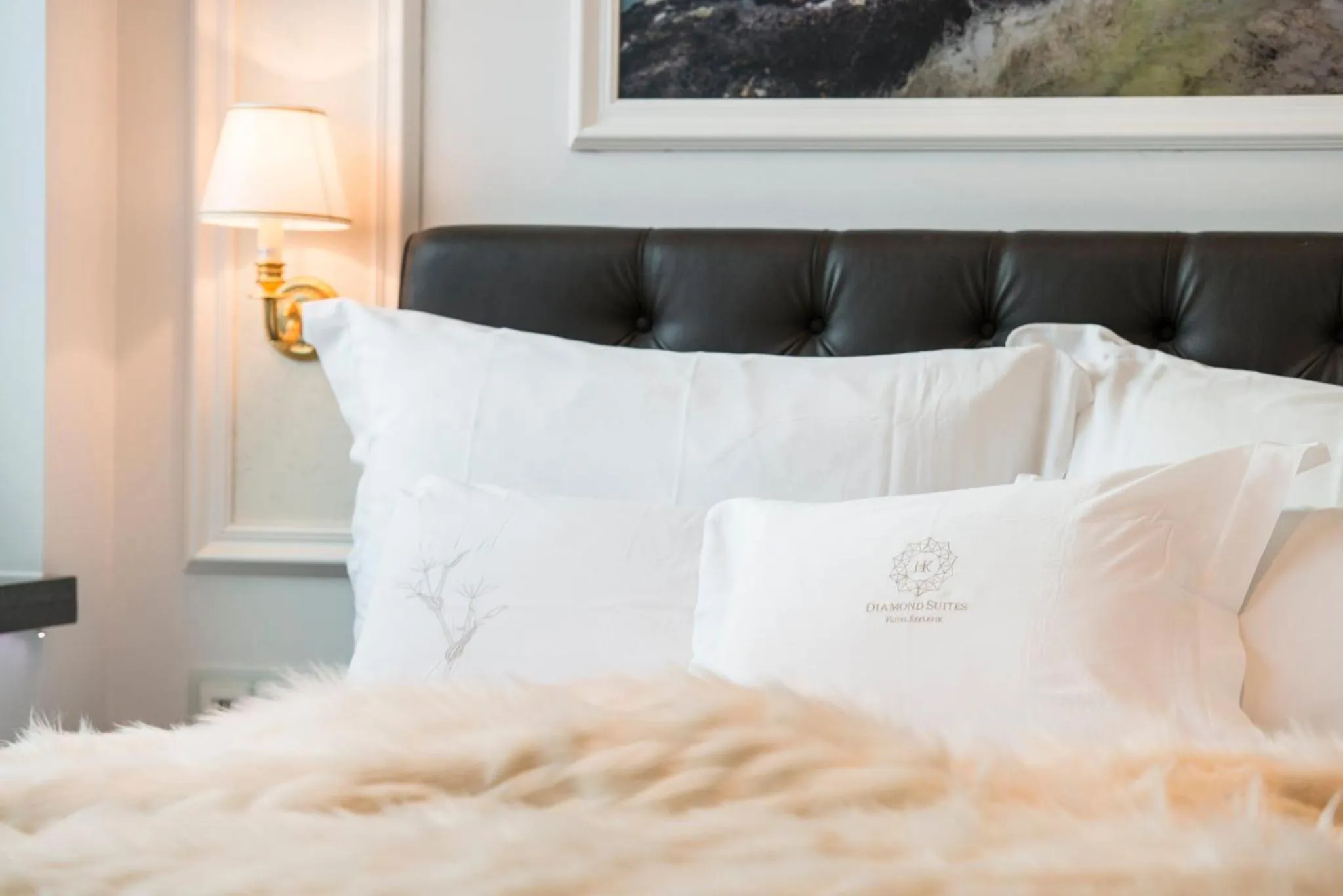 Lobby or reception, Bed in Diamond Suites by Reykjavik Keflavik Airport