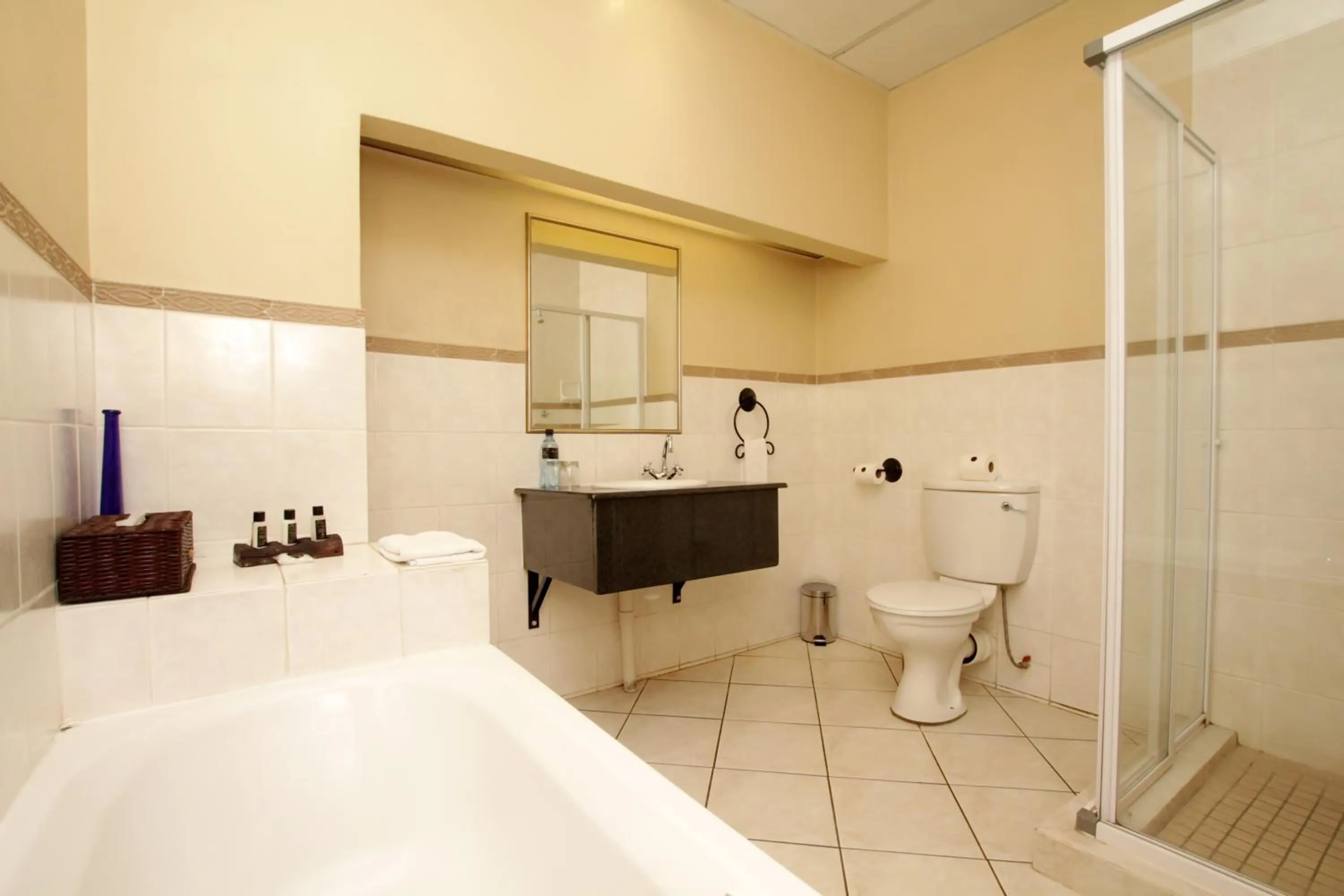 Bathroom in Benvenuto Hotel & Conference Centre