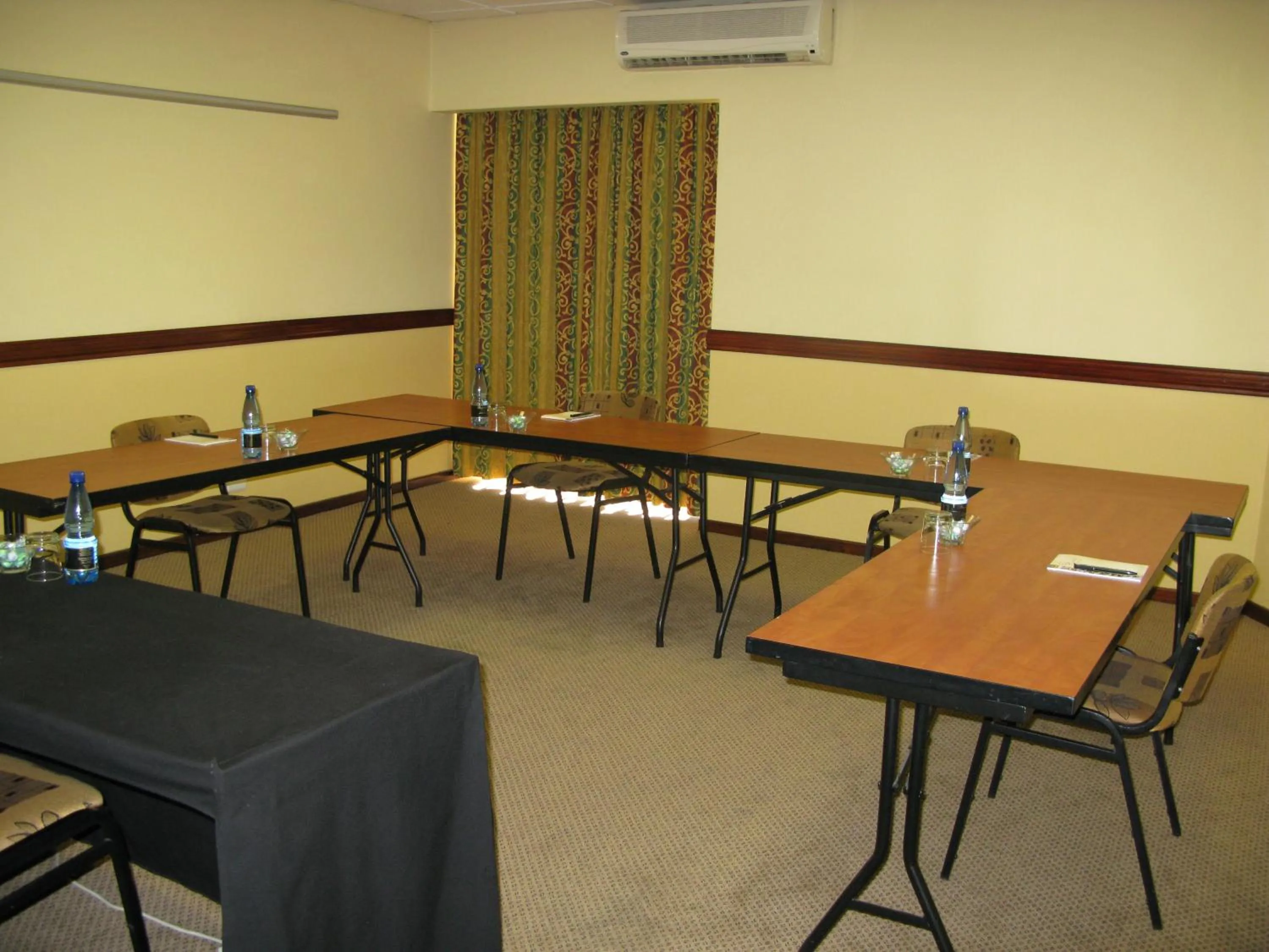 Business facilities in Benvenuto Hotel & Conference Centre
