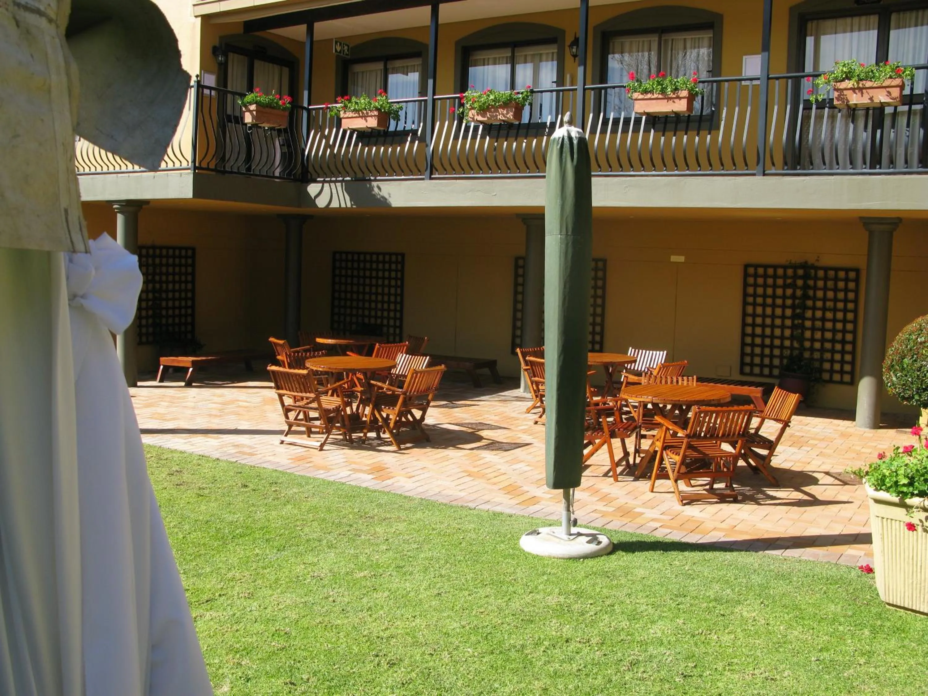 Patio in Benvenuto Hotel & Conference Centre