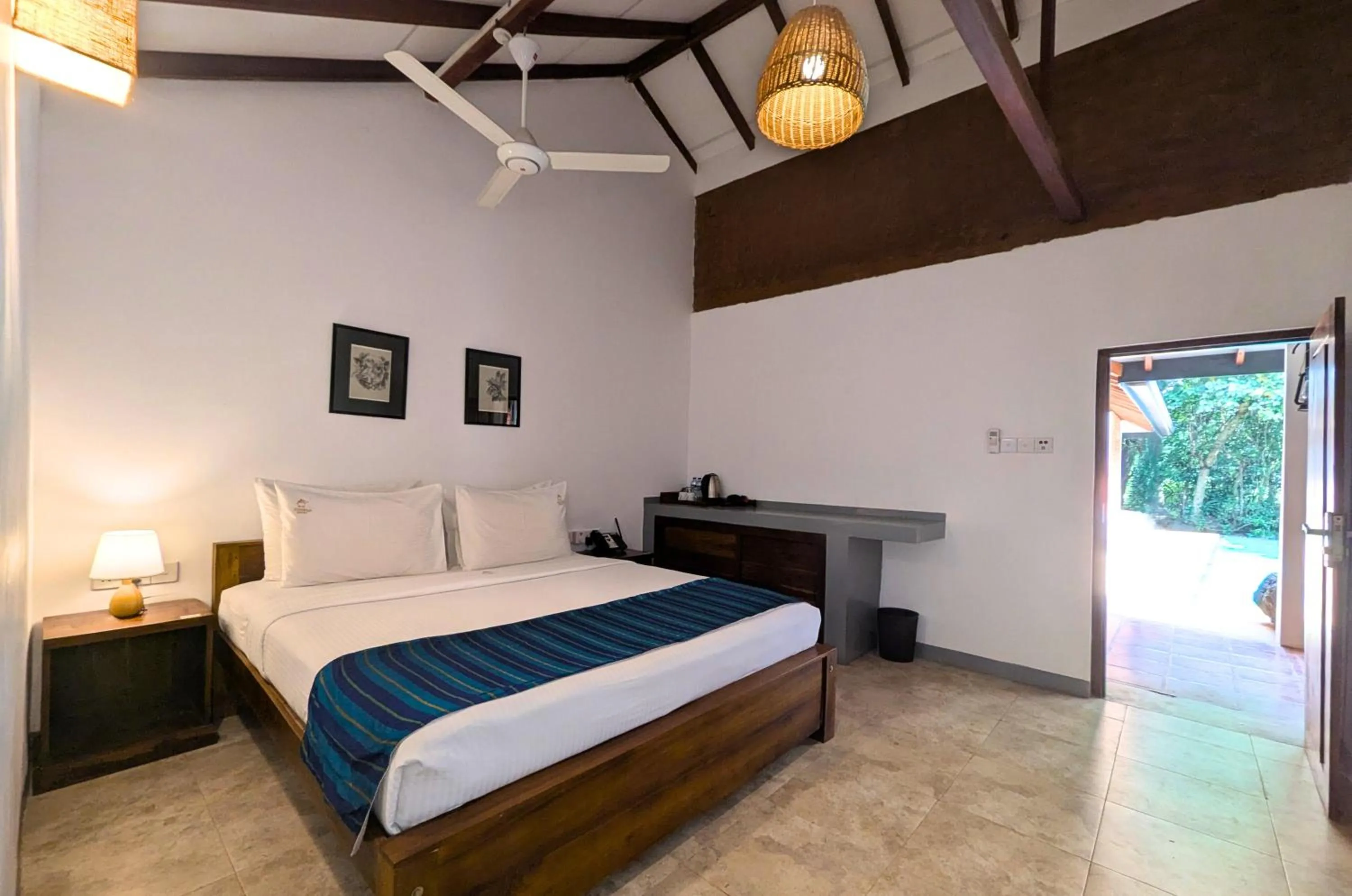Bed in Pinthaliya Resort