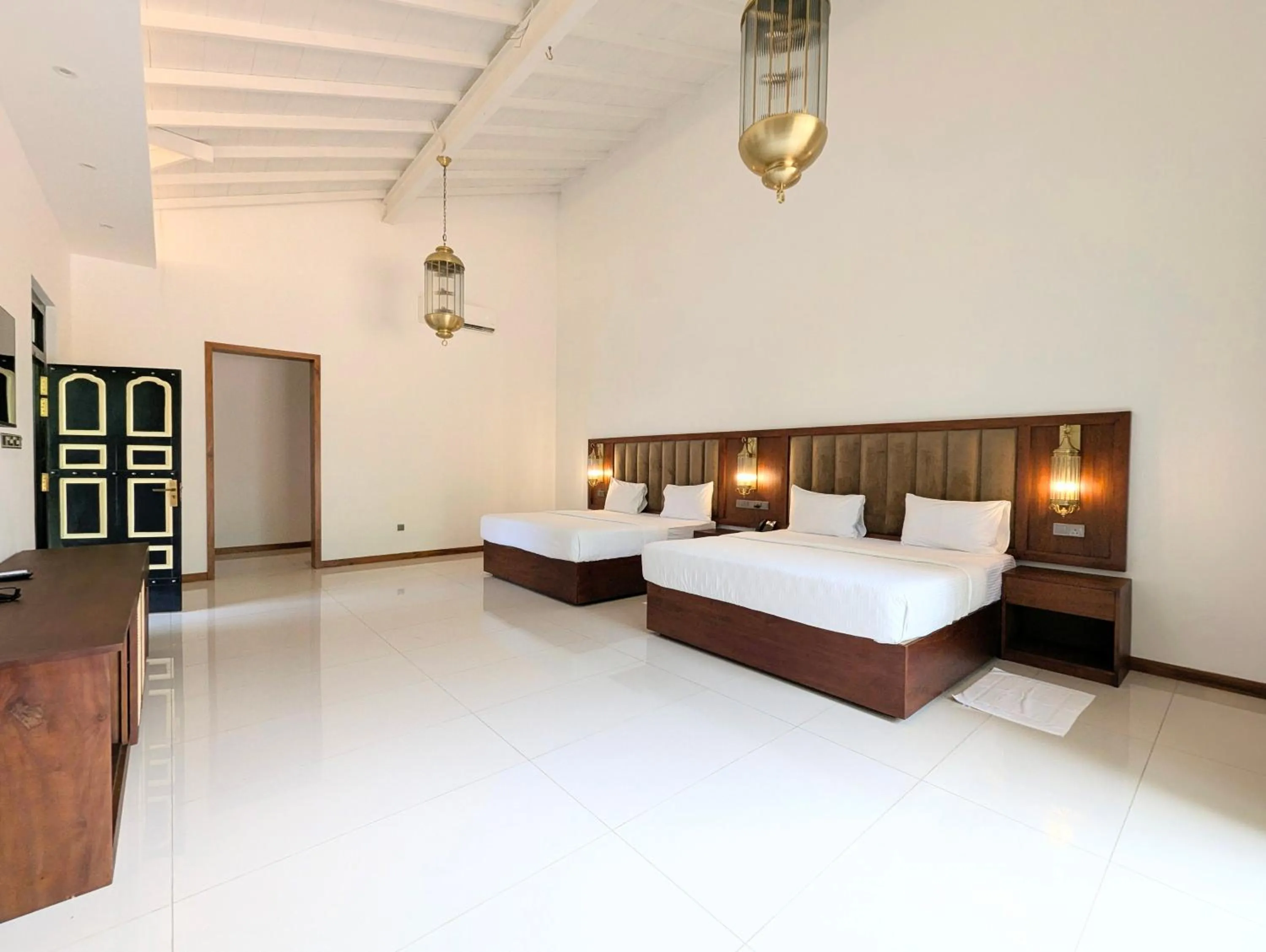 Bed in Pinthaliya Resort