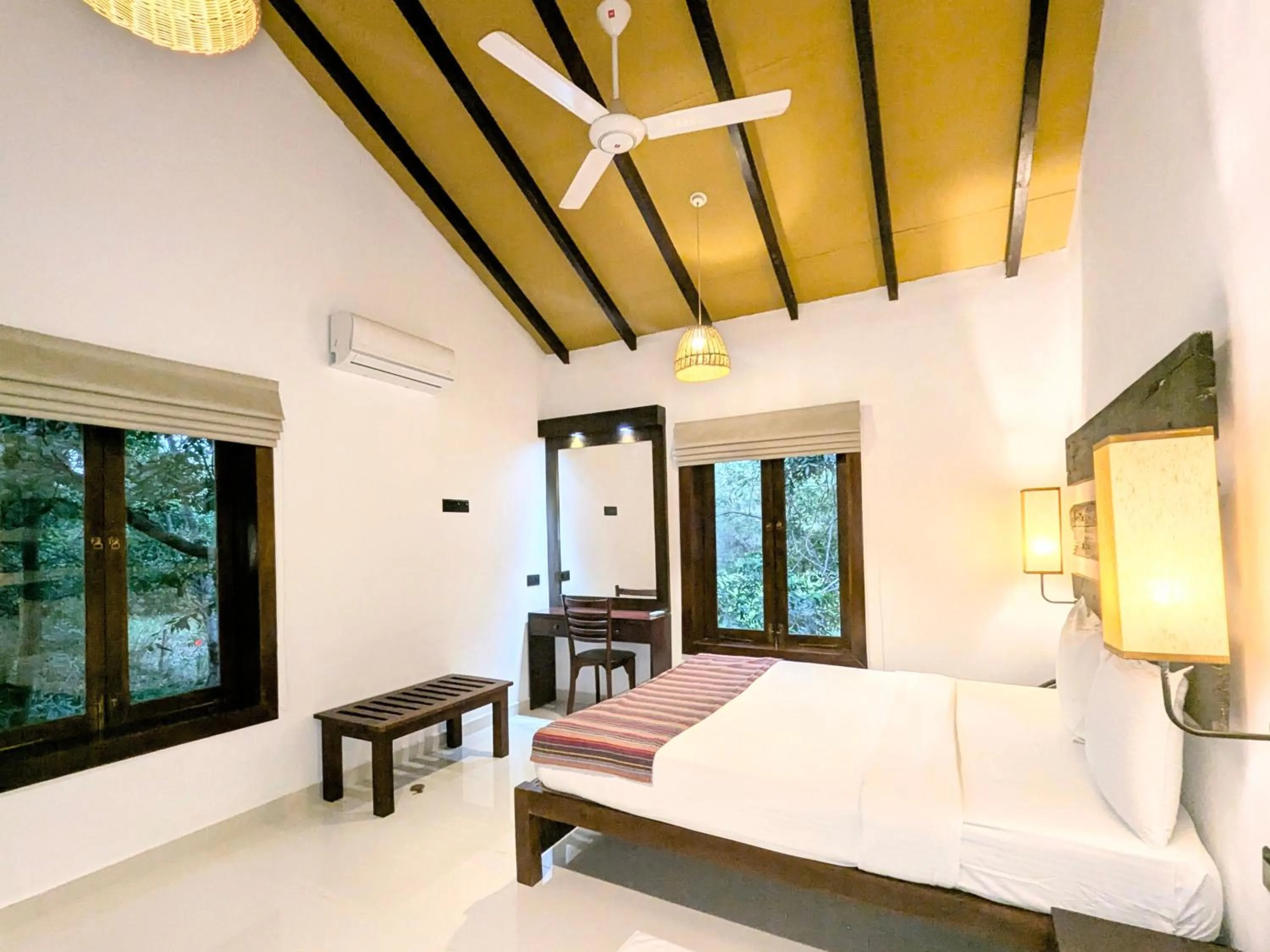 Bed in Pinthaliya Resort