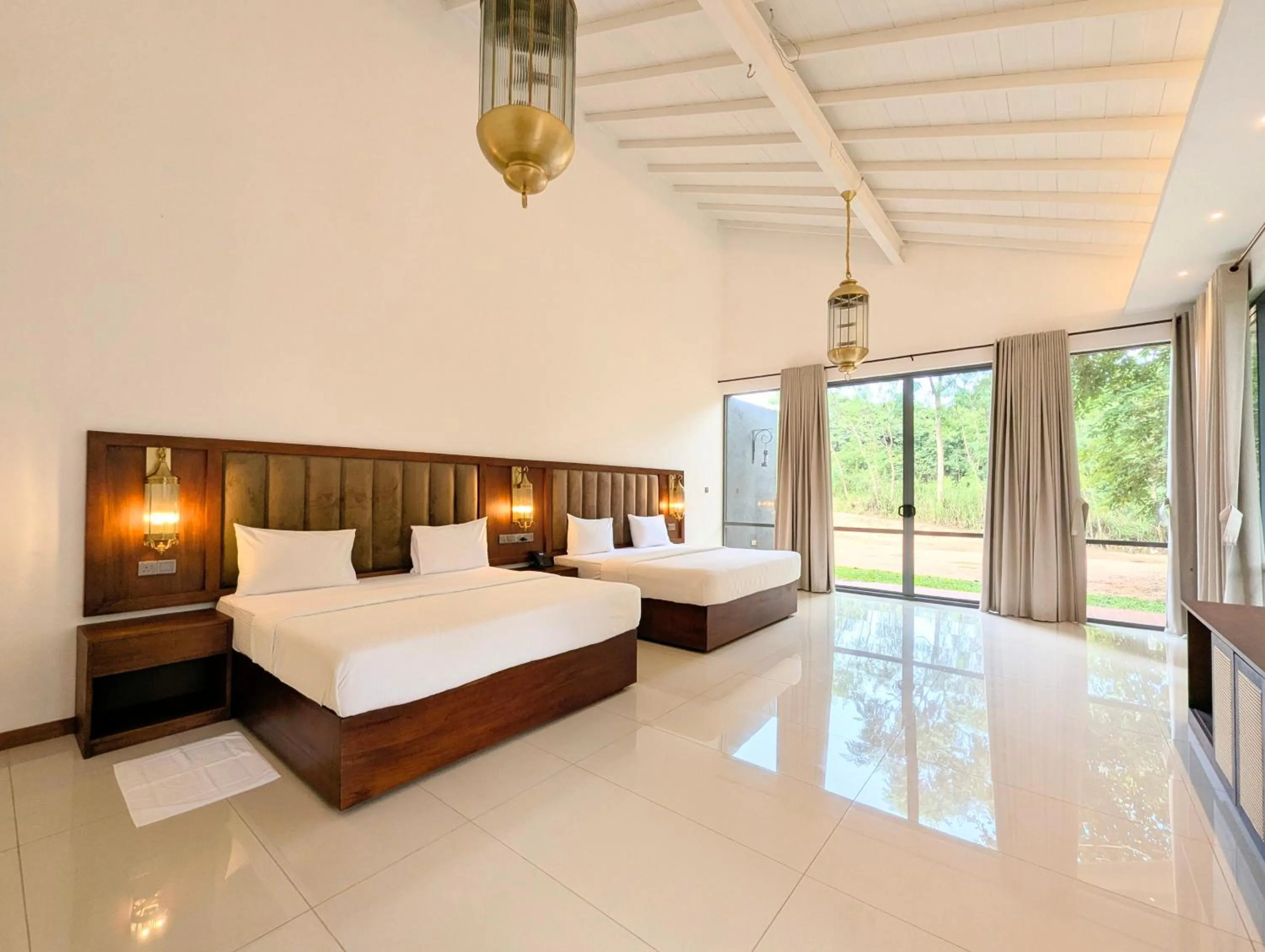 Bed in Pinthaliya Resort