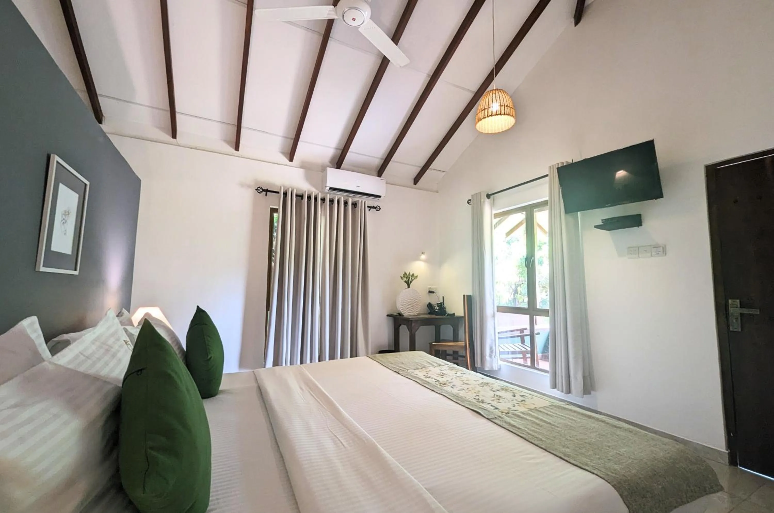 Bedroom, Bed in Pinthaliya Resort