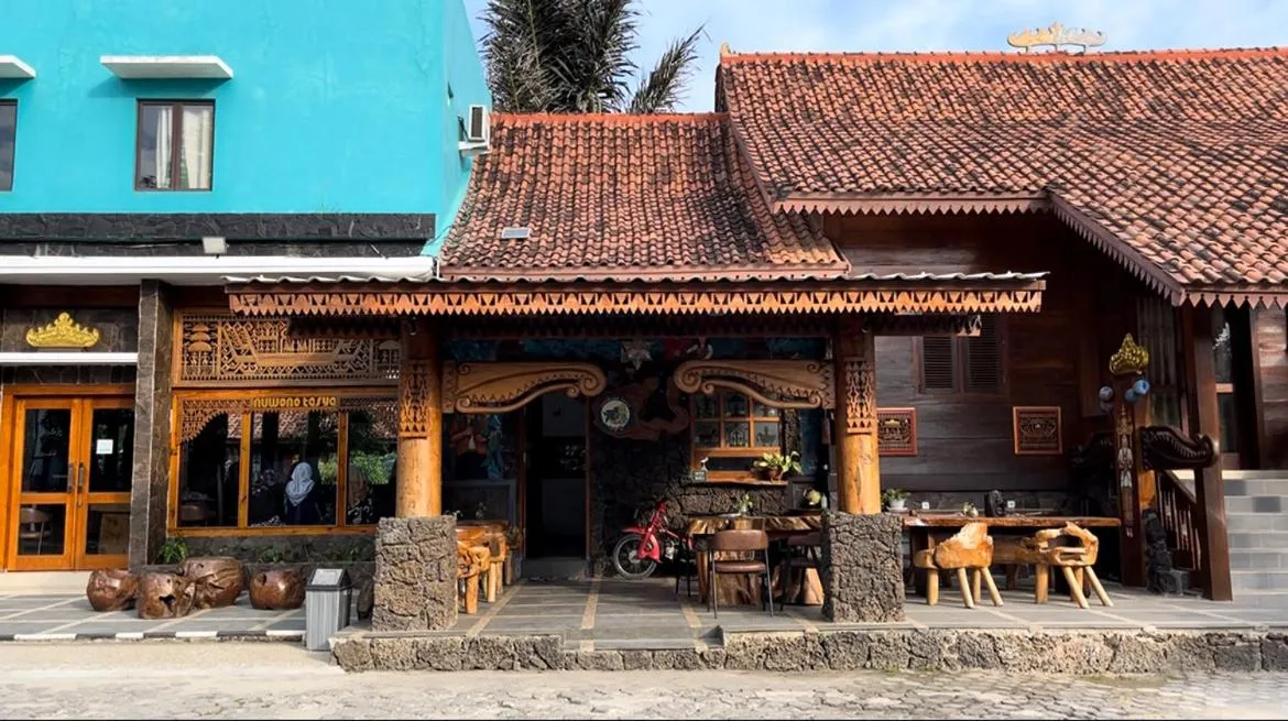 Restaurant/places to eat in Nuwono Tasya Syariah