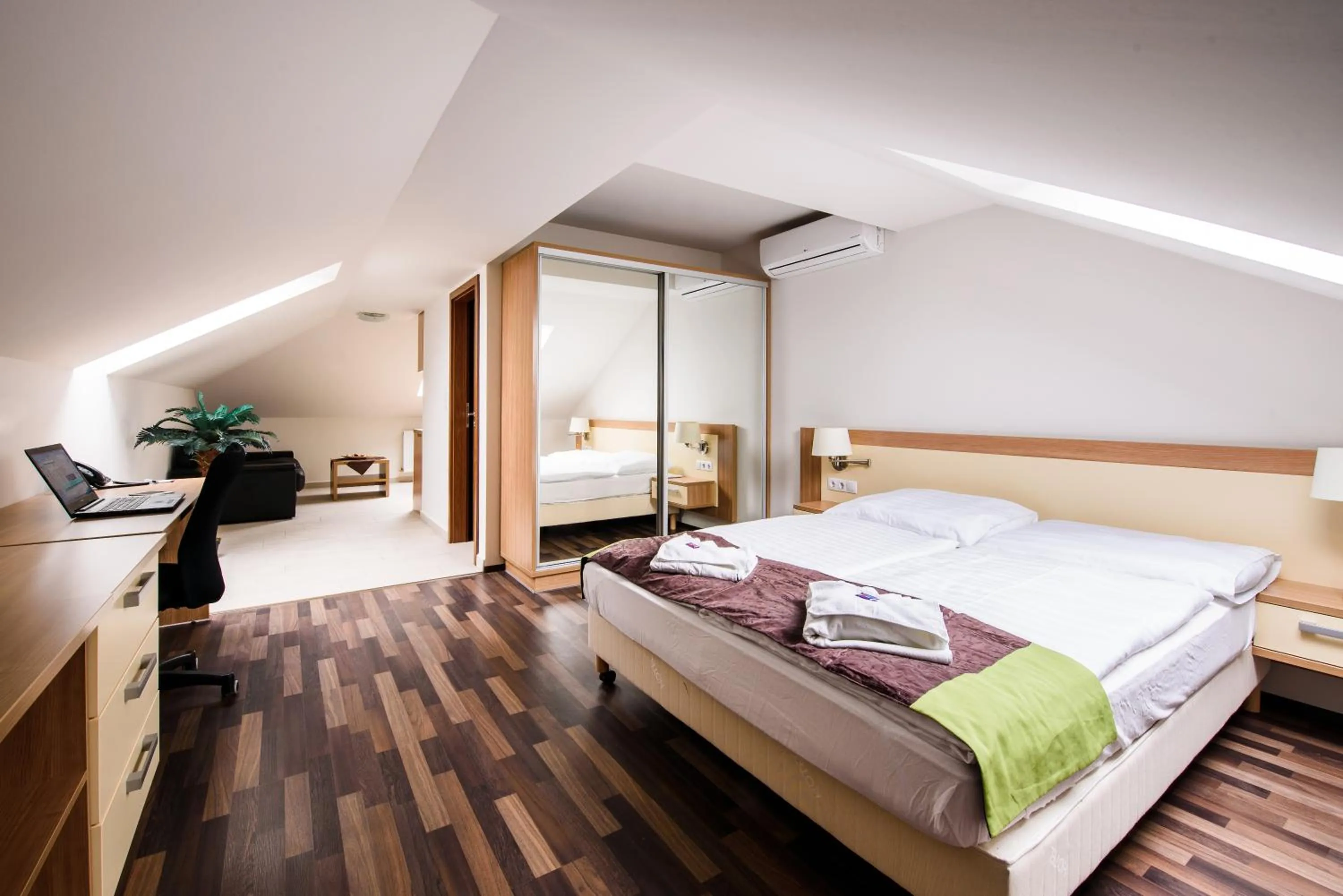 Bed in Hotel Garzon Plaza