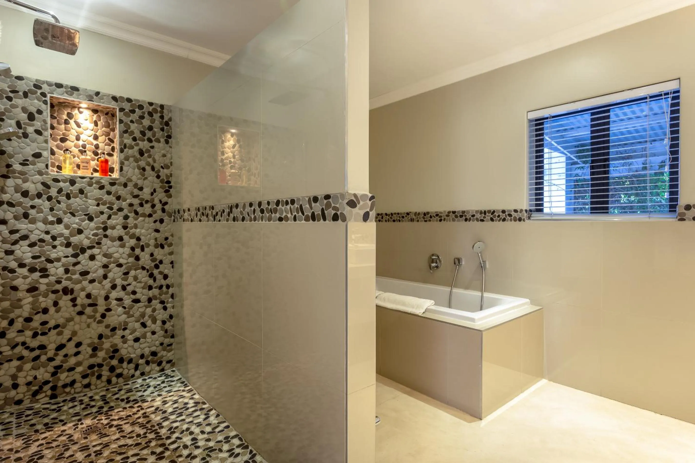 Shower in Wedgeview Country House & Spa