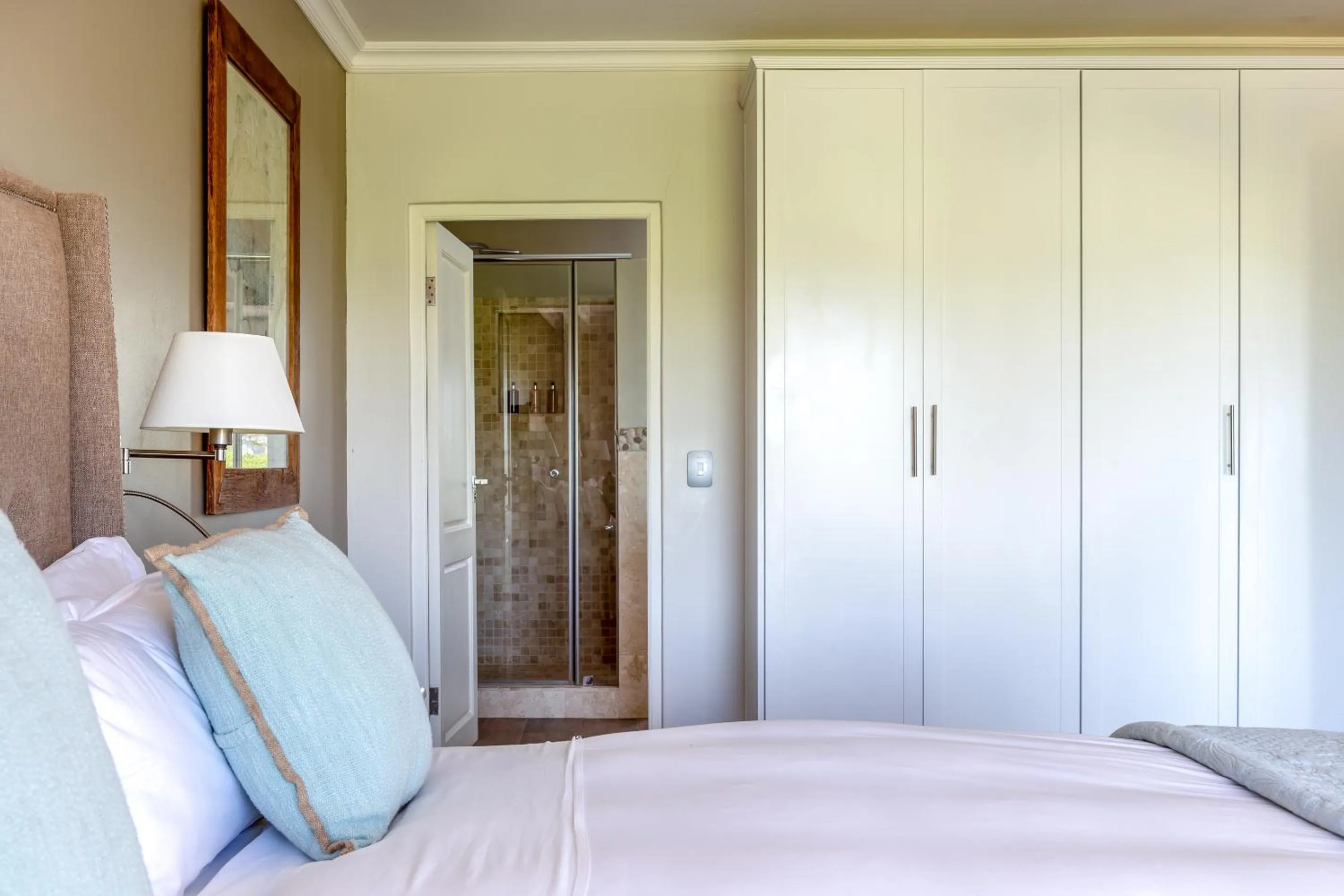 Bed in Wedgeview Country House & Spa