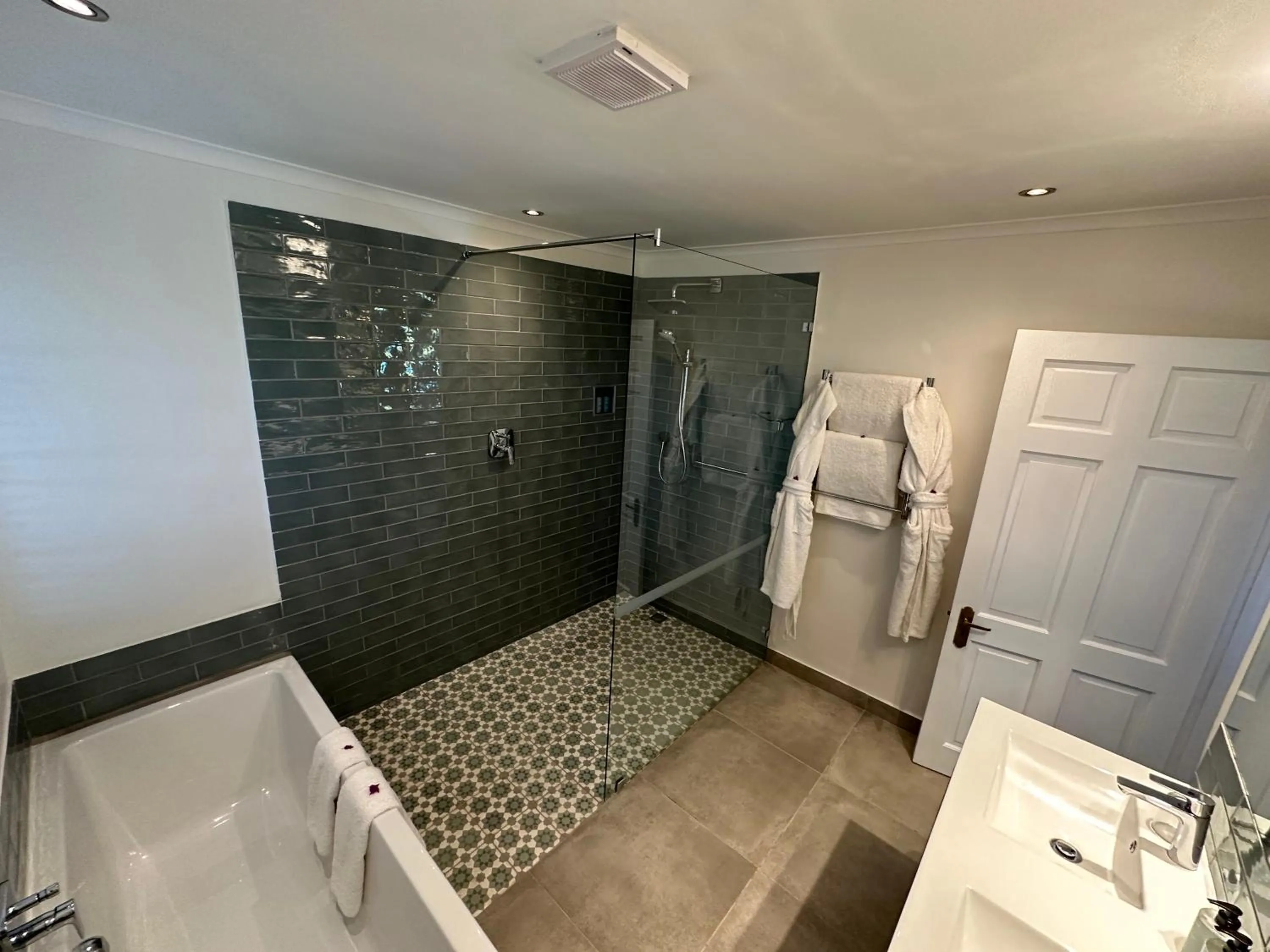 Shower in Wedgeview Country House & Spa
