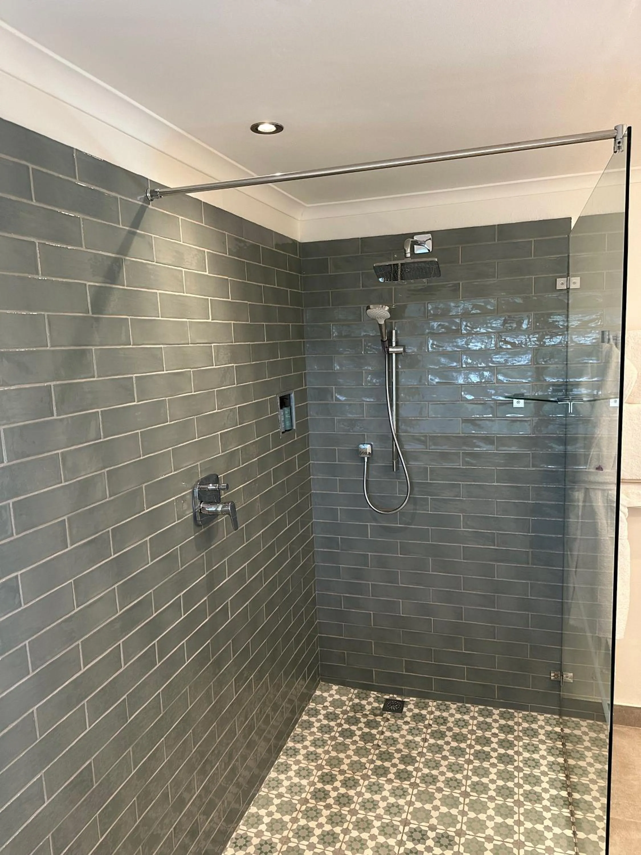 Shower in Wedgeview Country House & Spa