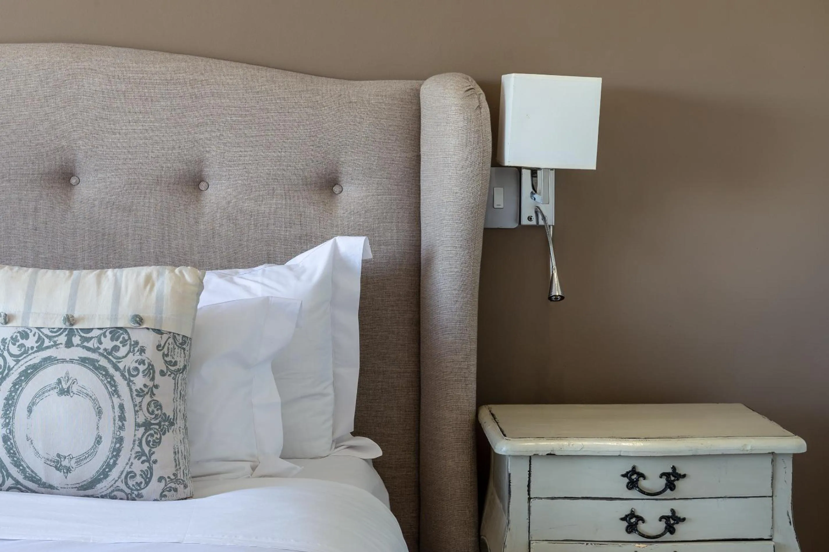 Bed in Wedgeview Country House & Spa