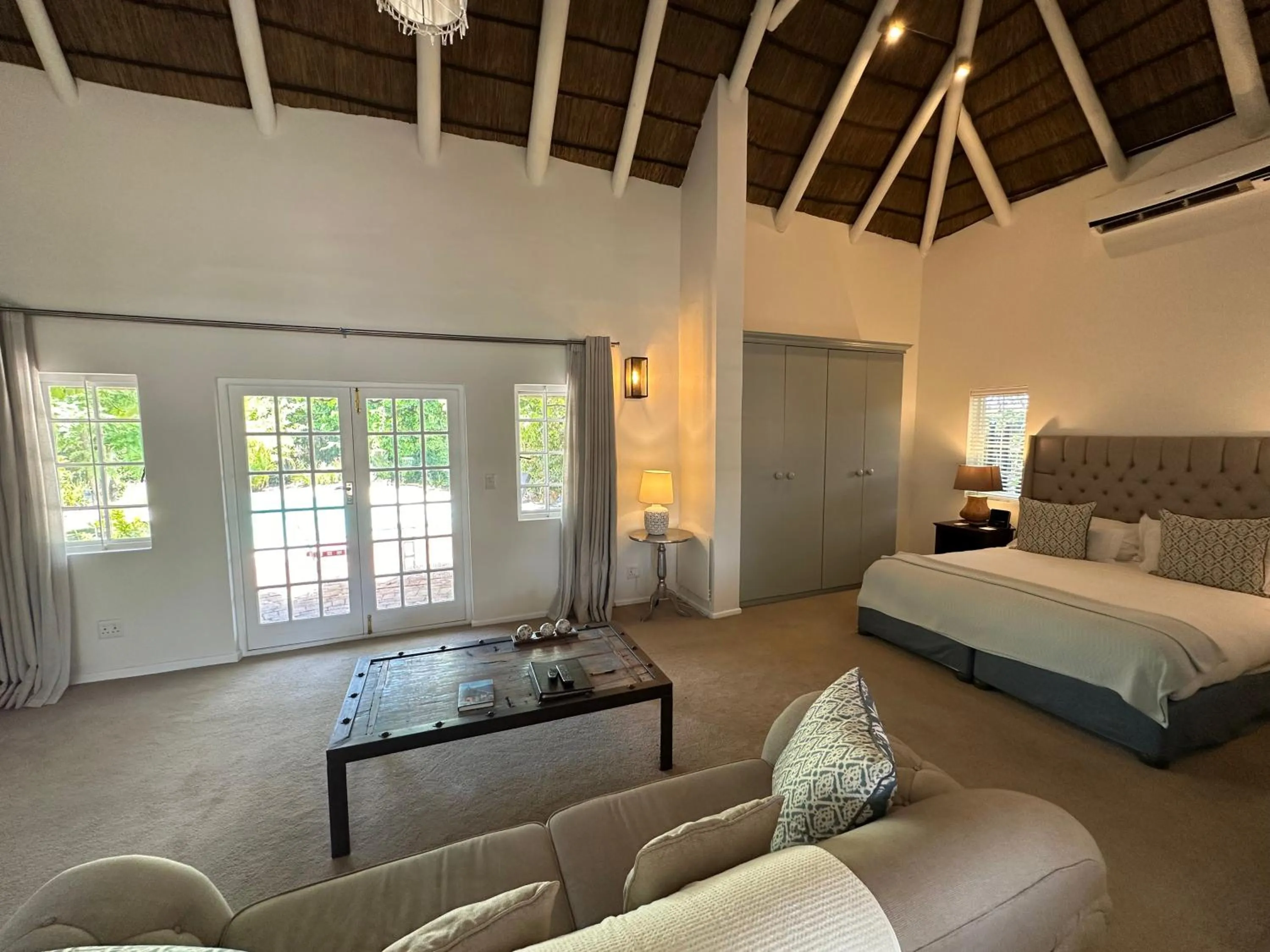 Seating area, Bed in Wedgeview Country House & Spa