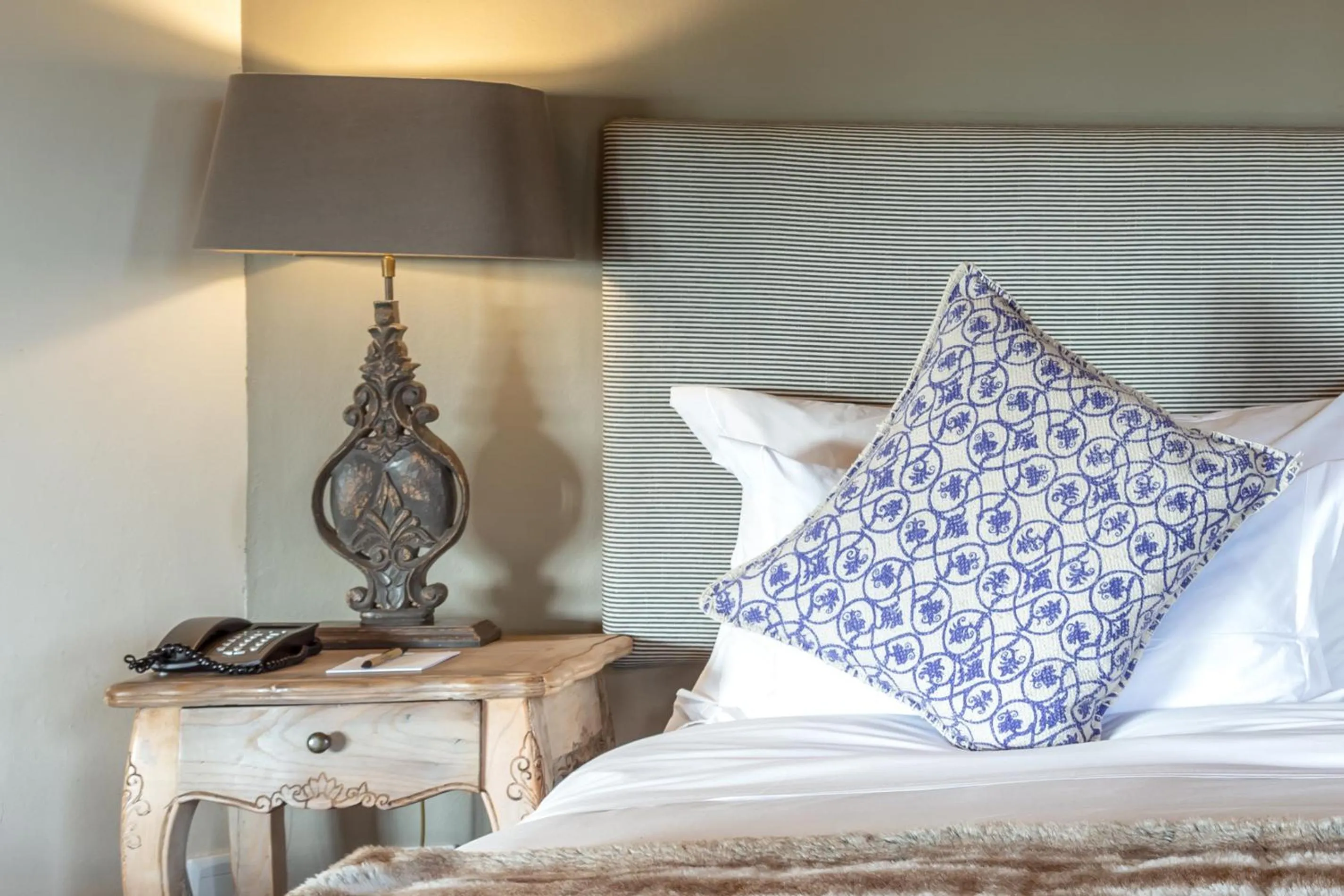 Bed in Wedgeview Country House & Spa