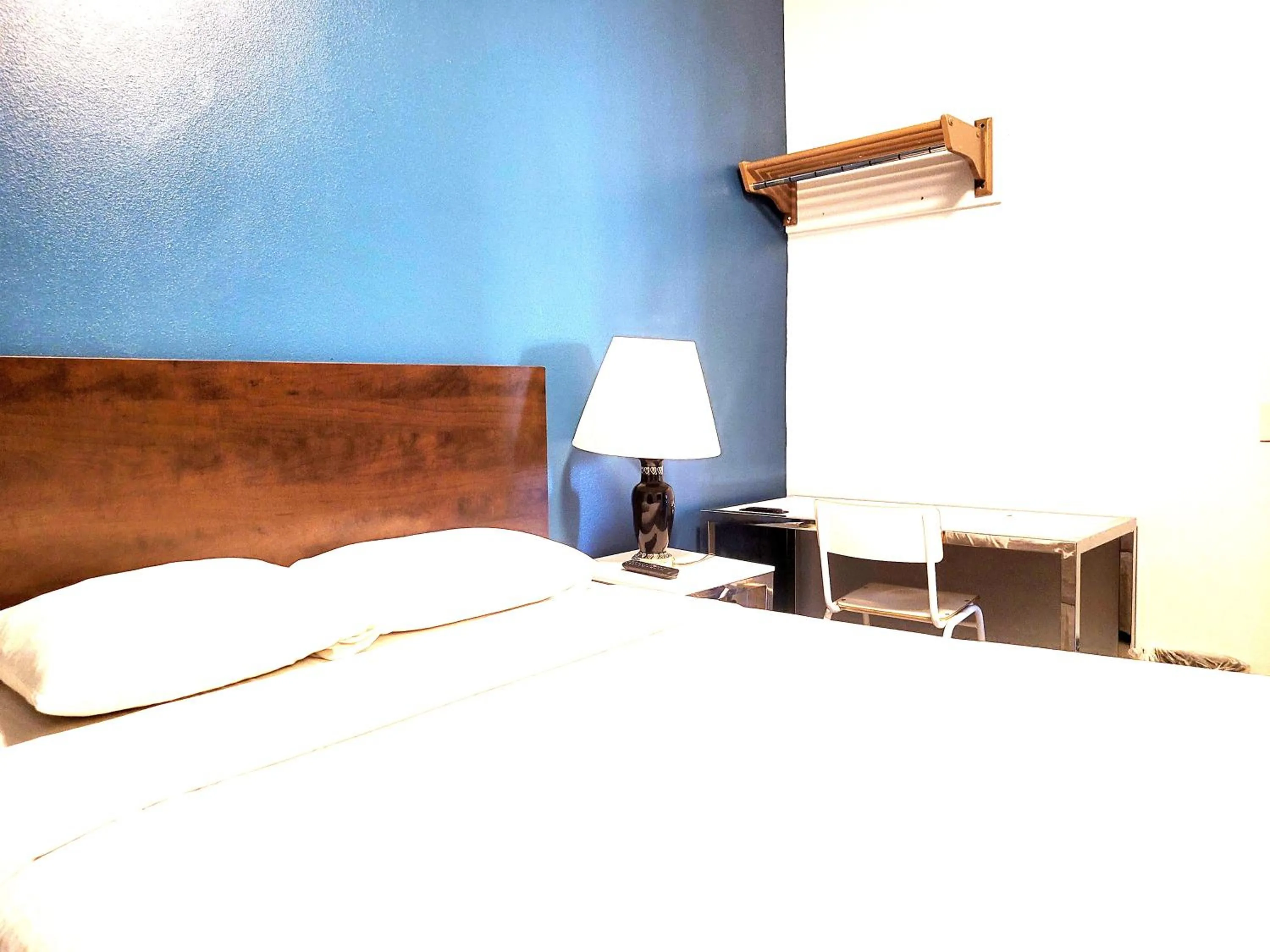 Bed in AVAION HOTEL LAX SoFi STADIUM