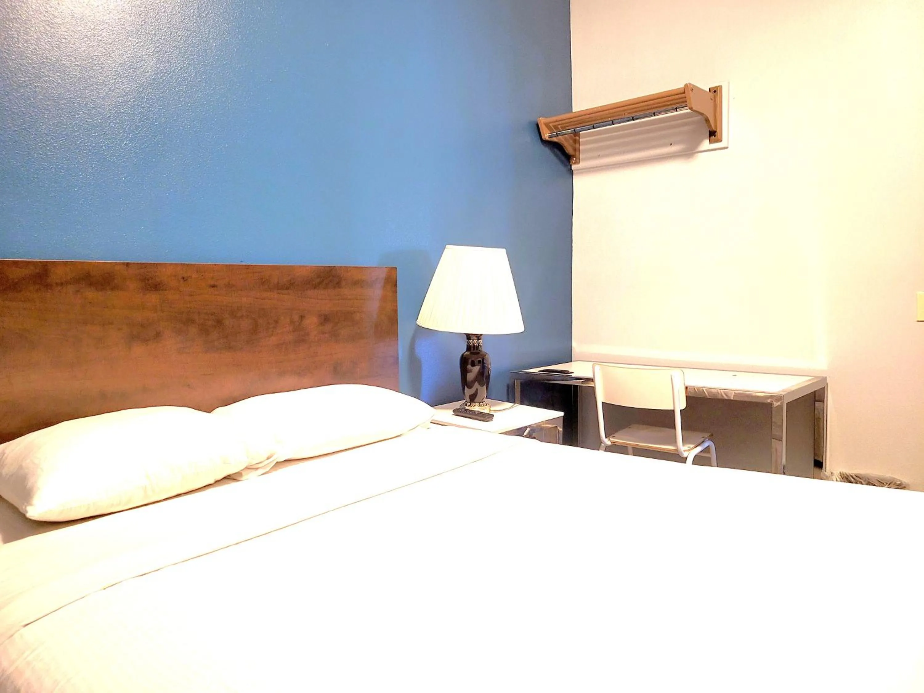 Bed in AVAION HOTEL LAX SoFi STADIUM