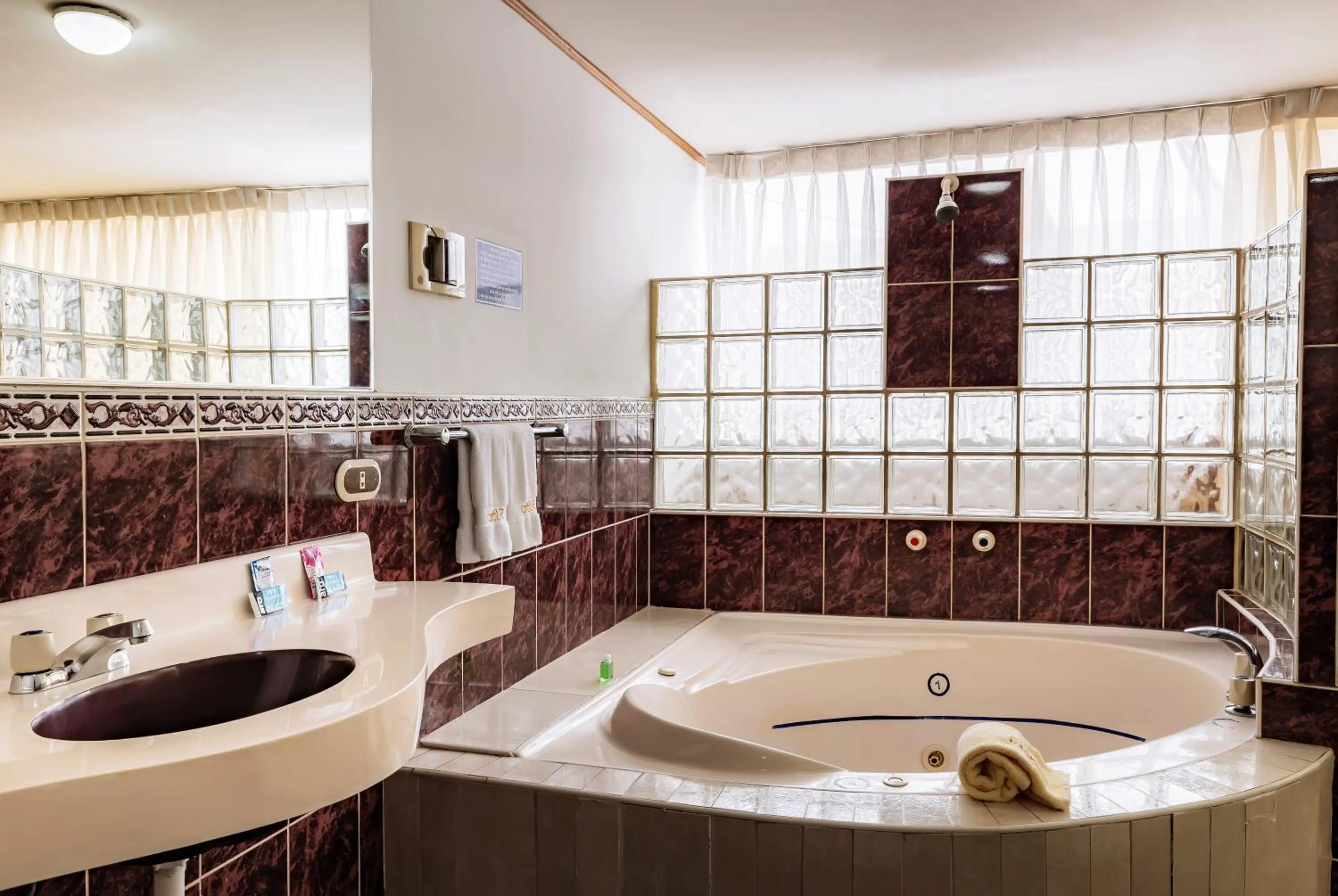 Bathroom in Recreo Hotel