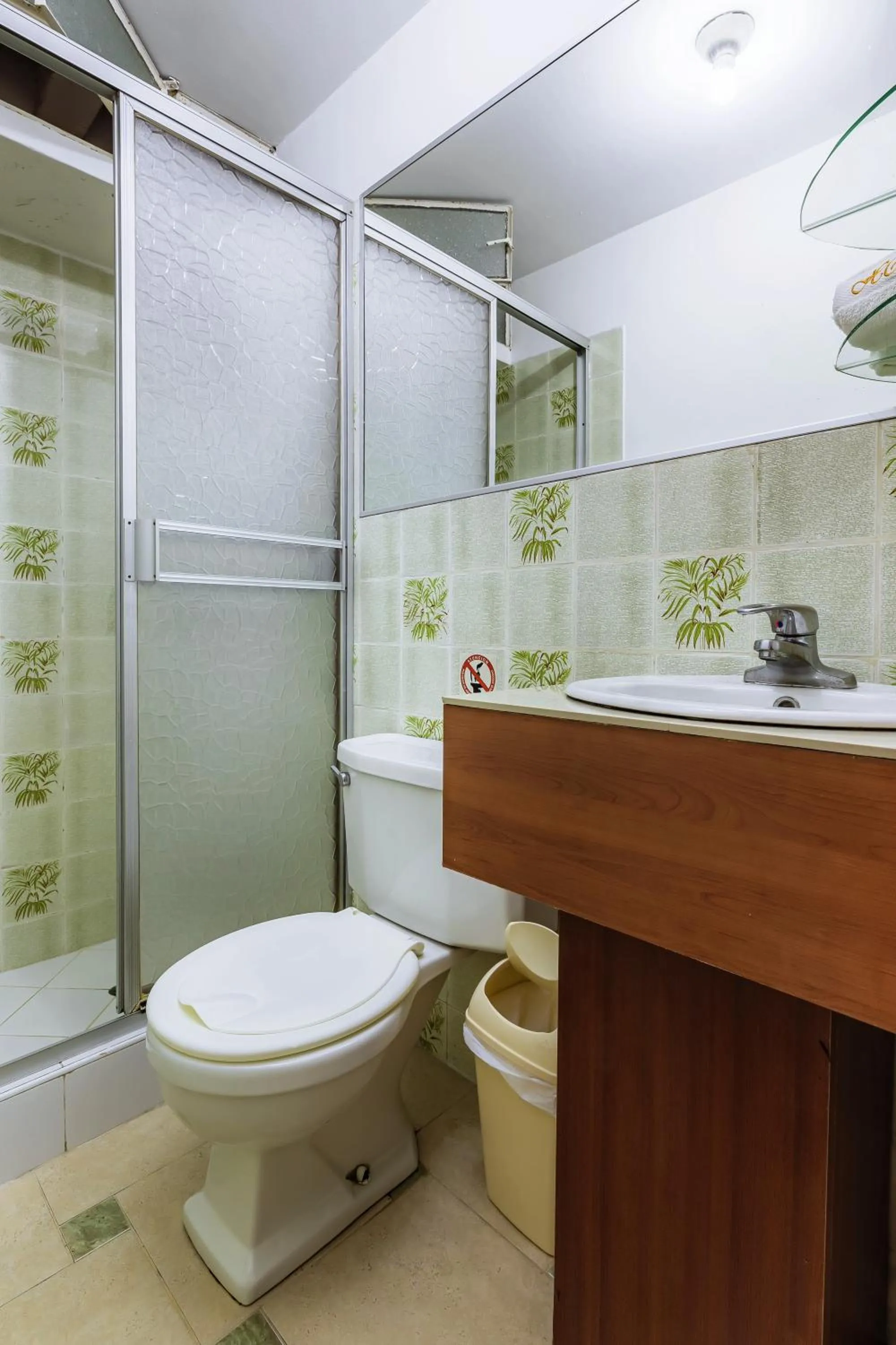 Shower in Recreo Hotel