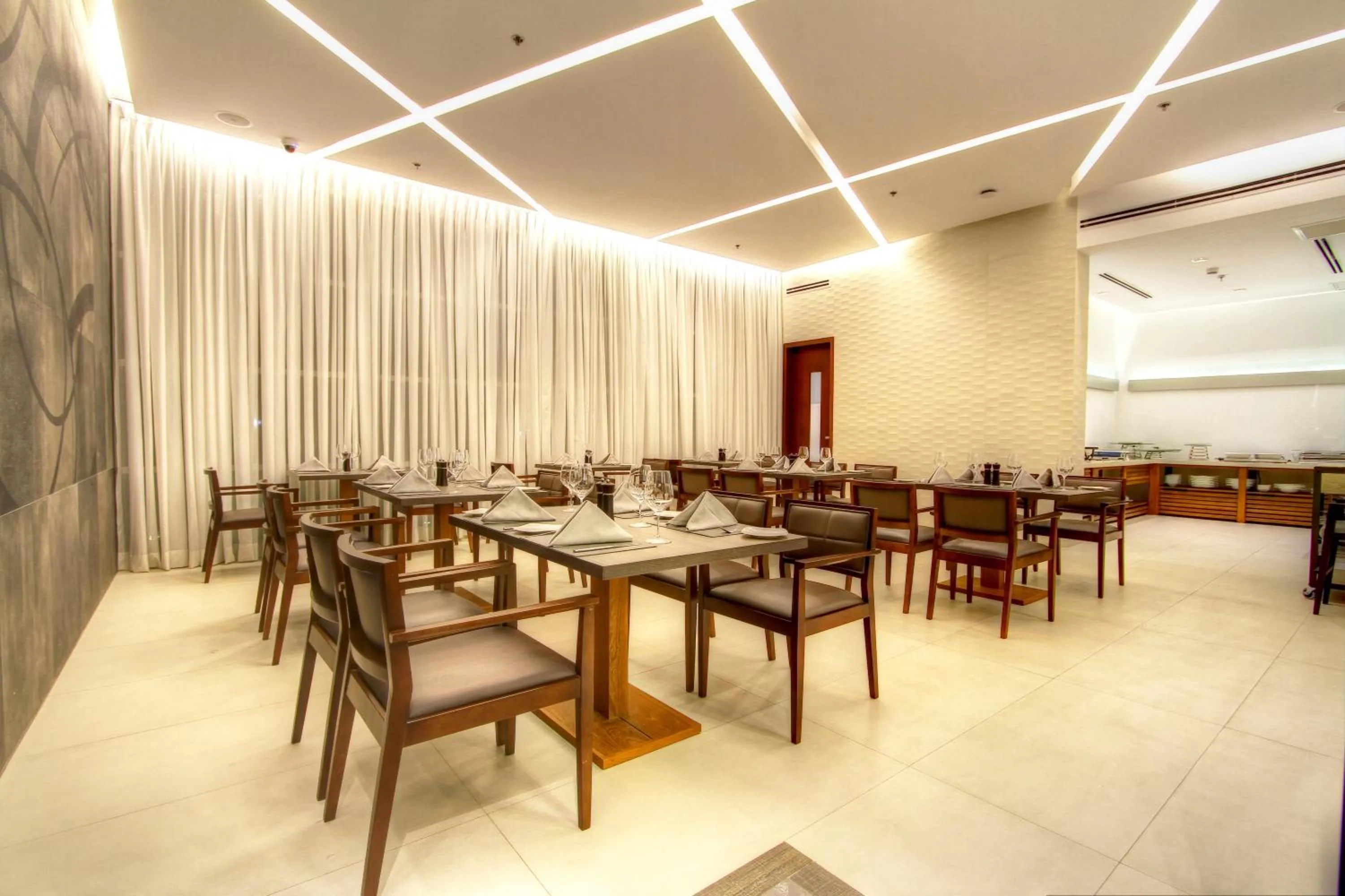 Restaurant/places to eat in Space Hotel and Apartments