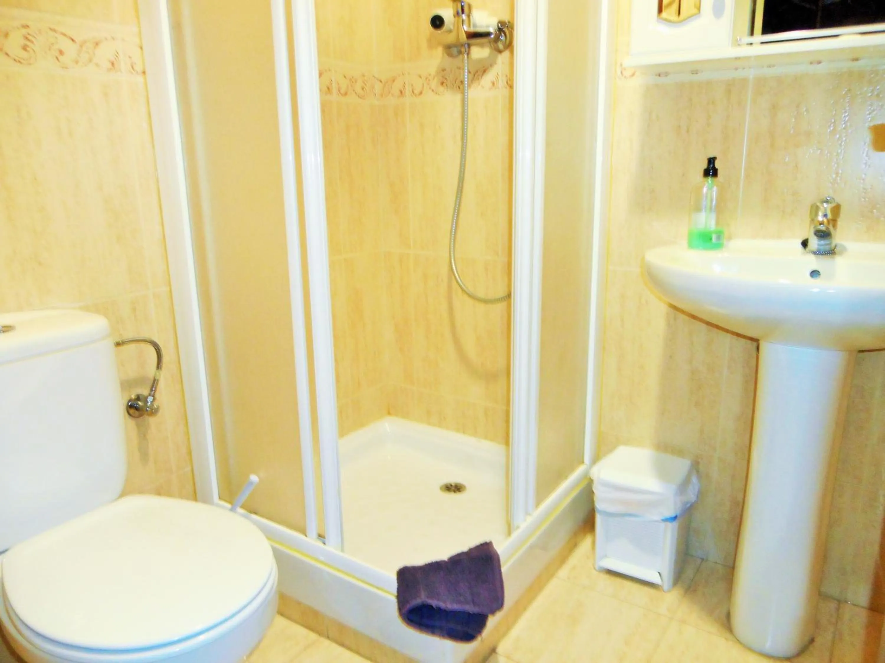 Bathroom in Martin House & Granada