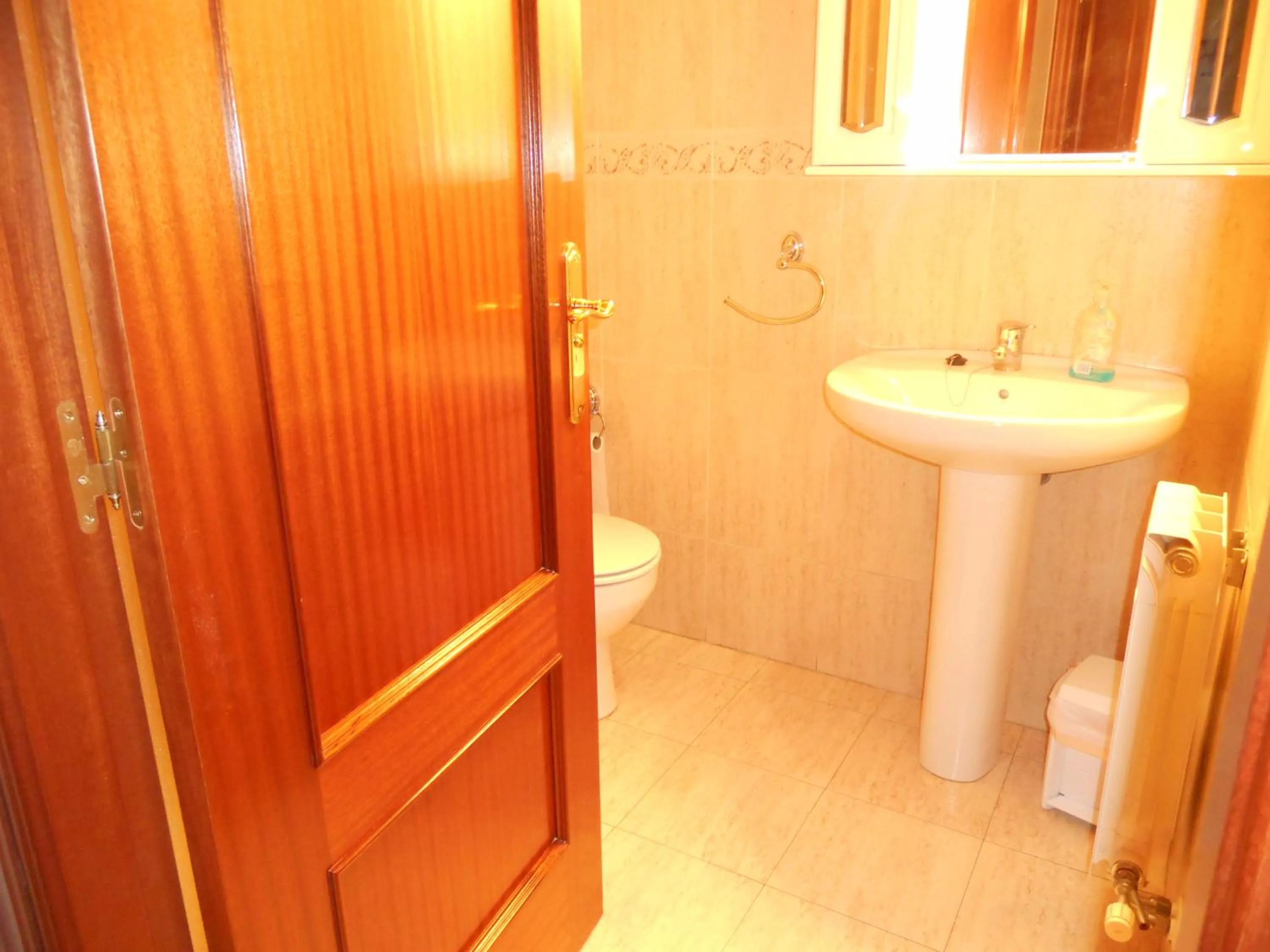 Bathroom in Martin House & Granada