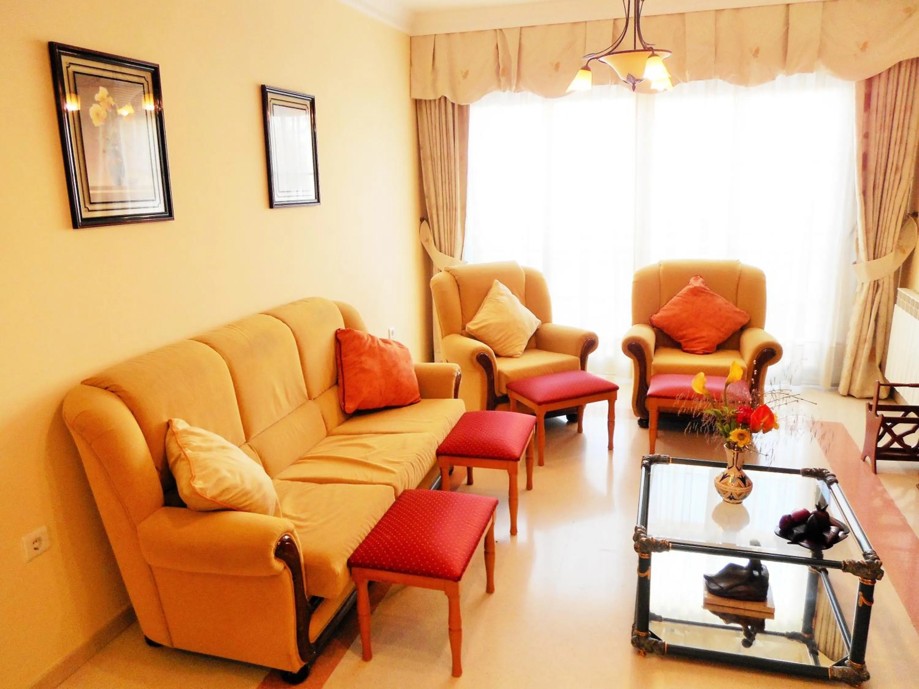 Living room in Martin House & Granada