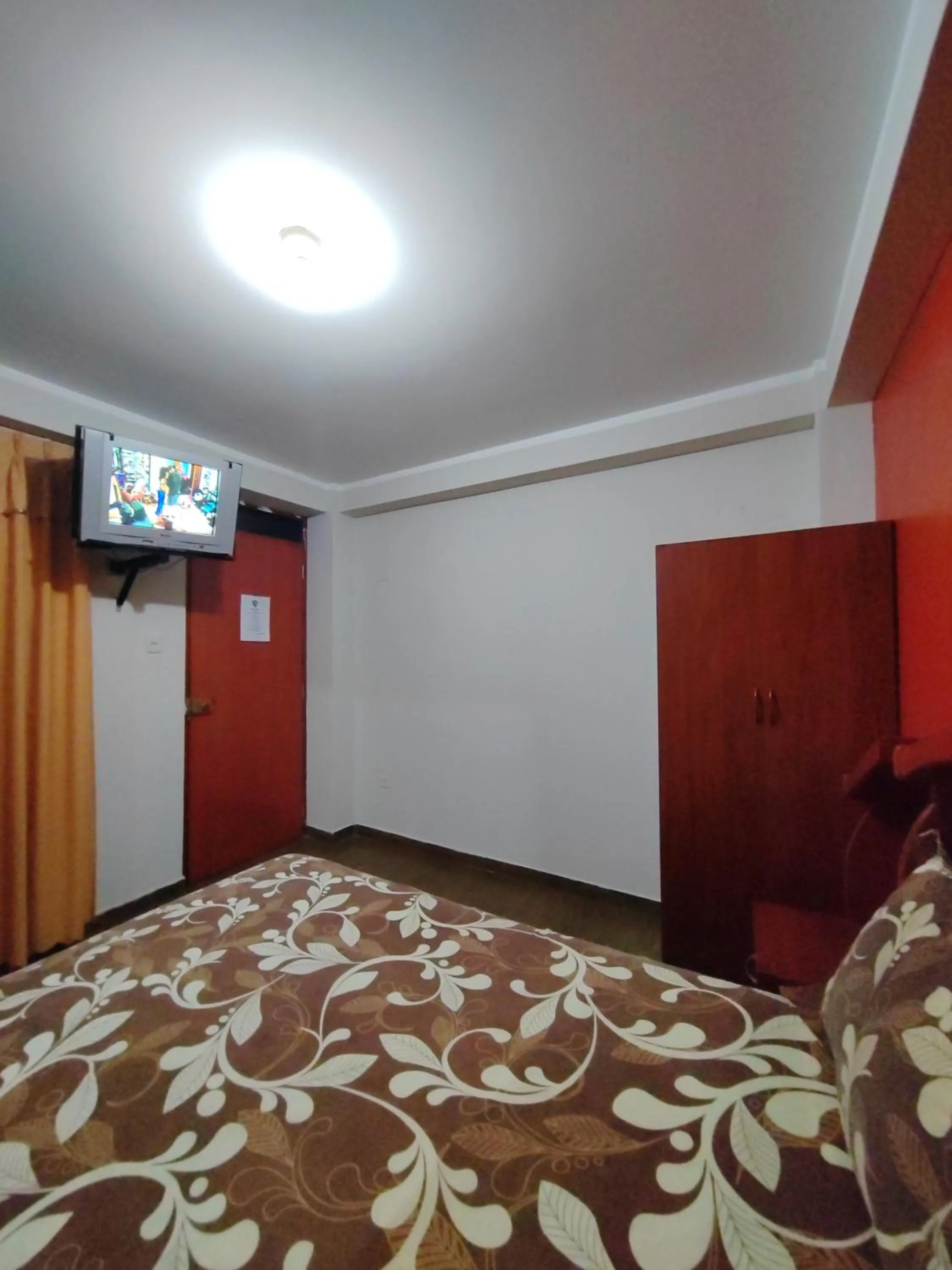 TV and multimedia, Bed in Hostal Bryan