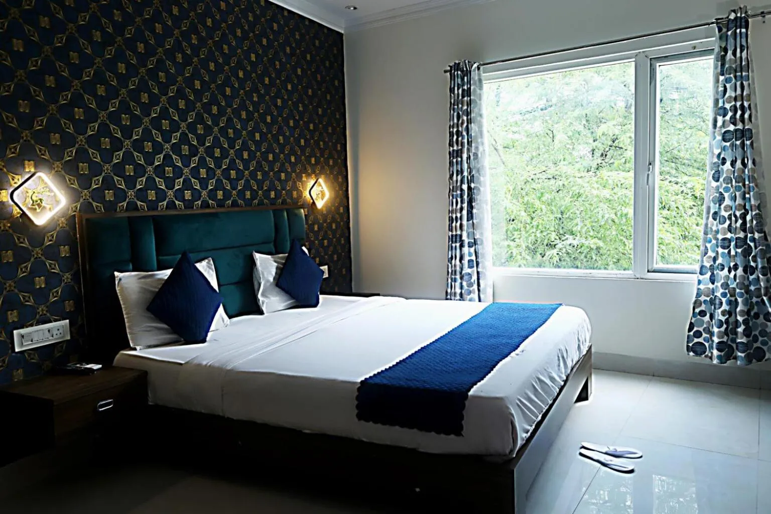Bed in Hotel Ashok Palace